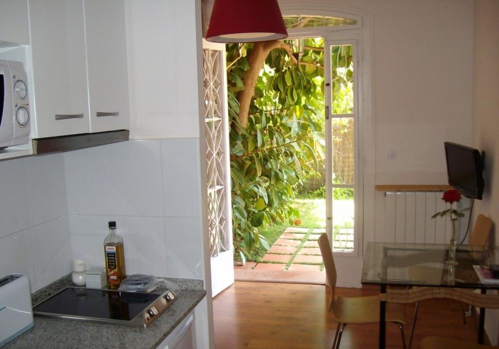 Apartamento de 1 dormitorio con jardín