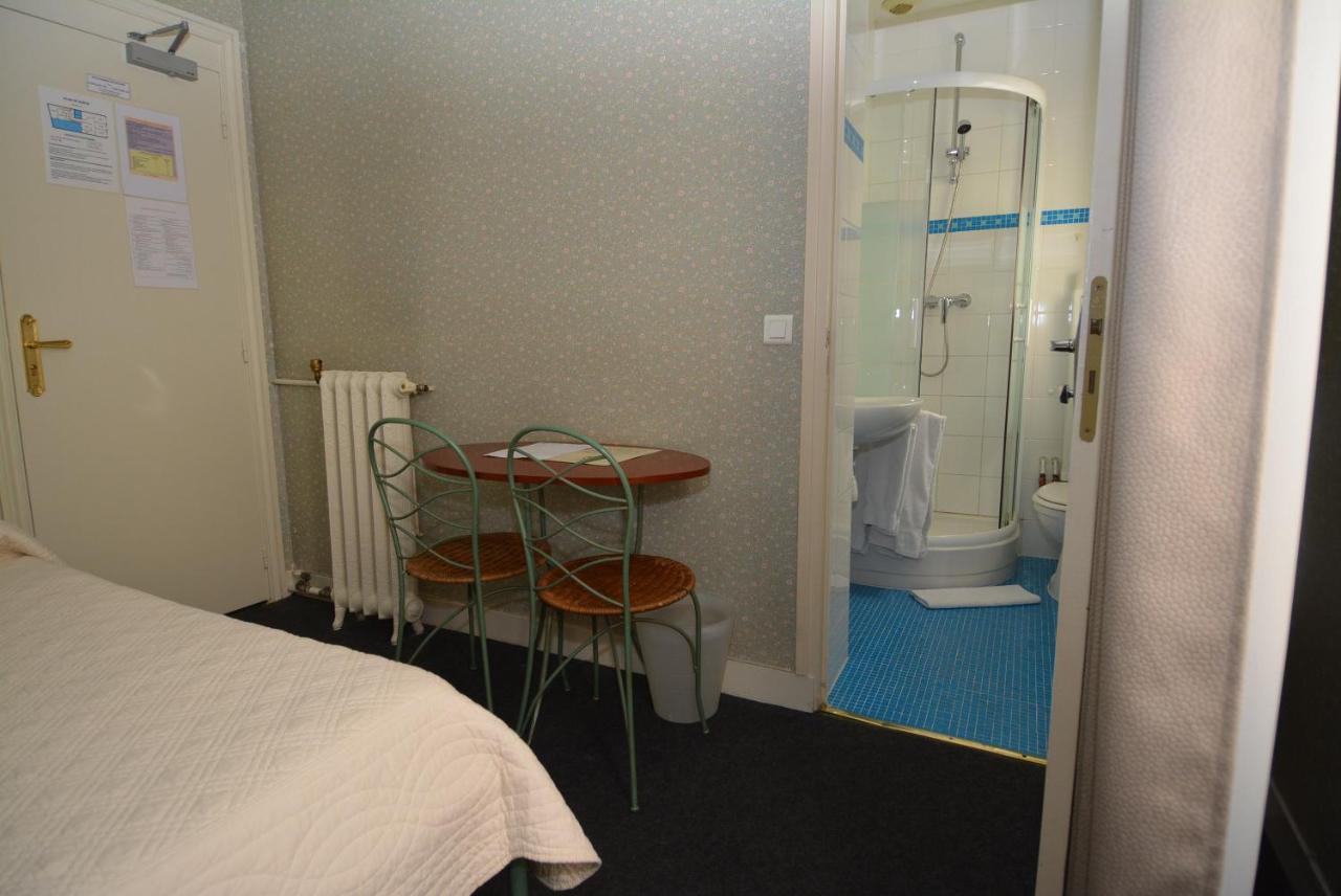 Habitación Doble con ducha y aseo privados