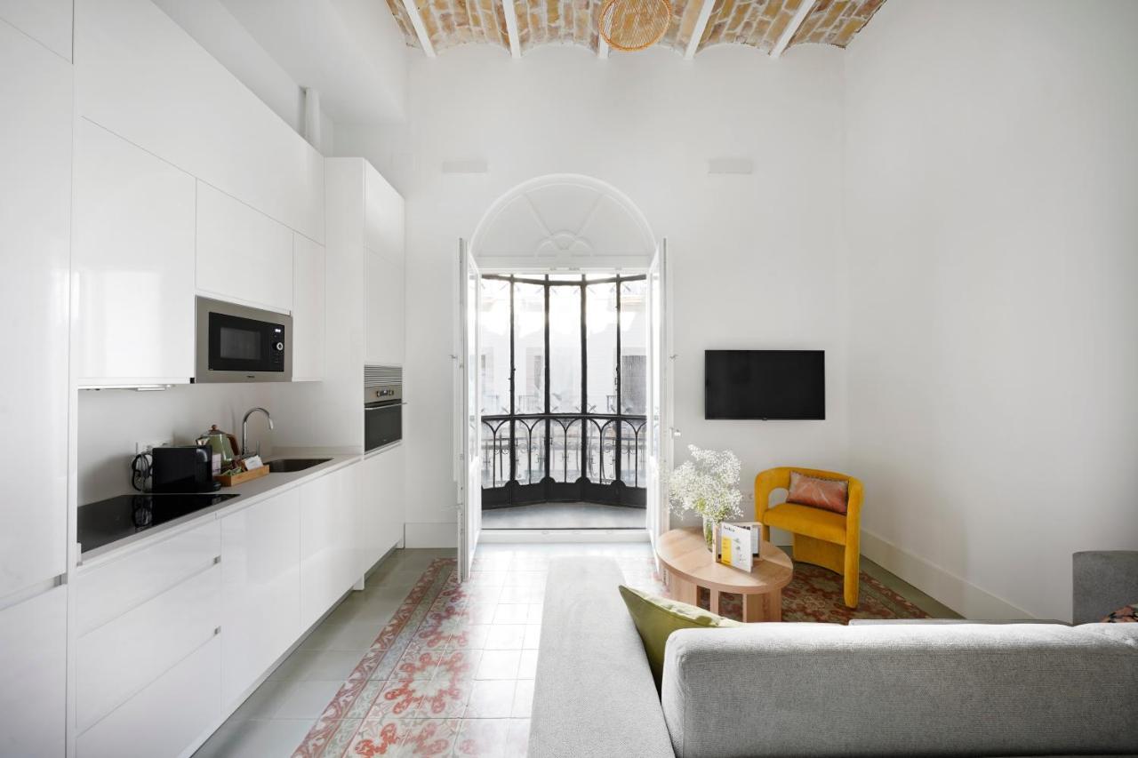 Extra Large Studio with Kitchen and Sofa bed