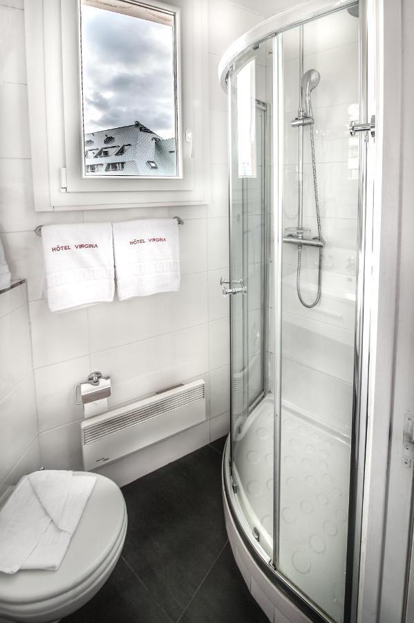 Habitación con cama grande