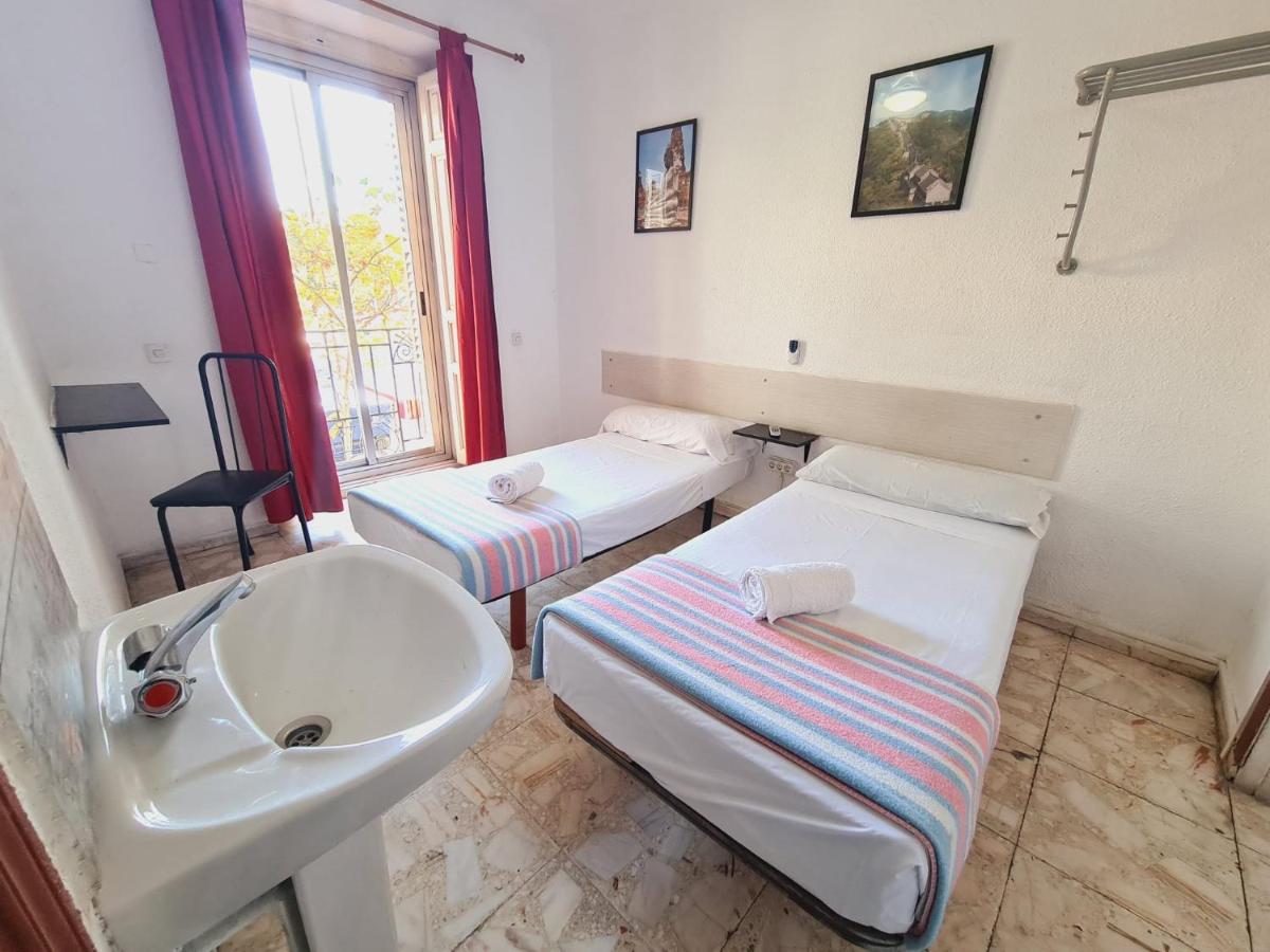 Habitación Doble con baño compartido y balcón - 1 o 2 camas