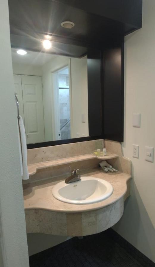 Two Bedrooms Suite with Two Queen Beds, Non-Smoking