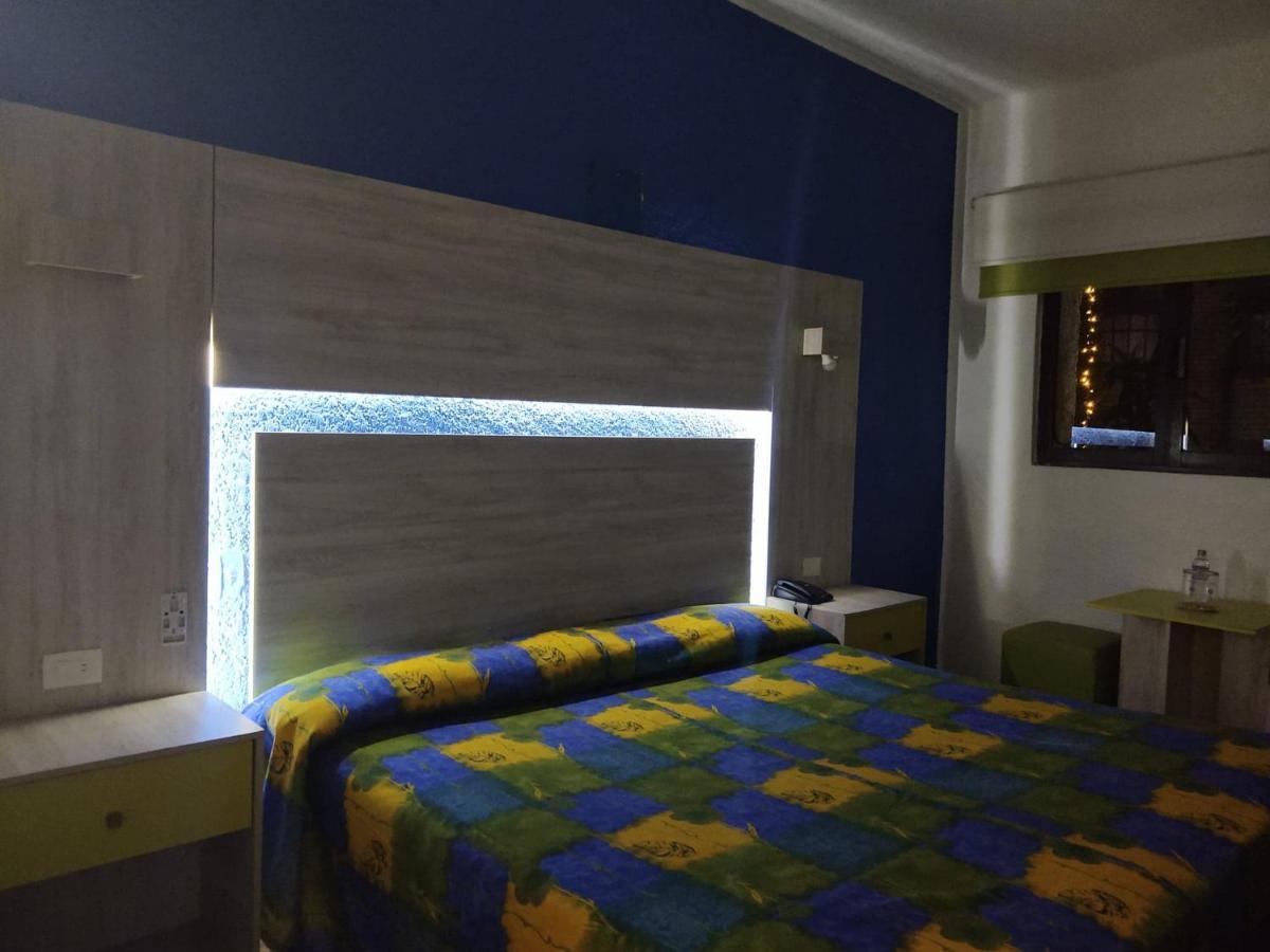 Suite with Hot Tub,1255303039:JPEG