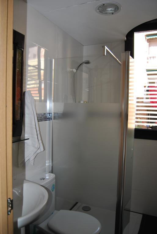 Habitación Familiar con baño privado y zona de cocina