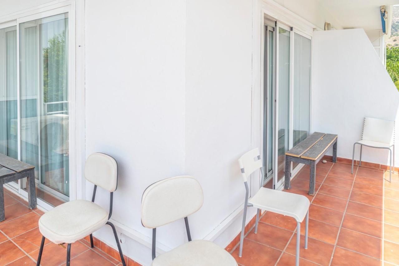 Cama en habitación compartida femenina de 6 camas (solo adultos)