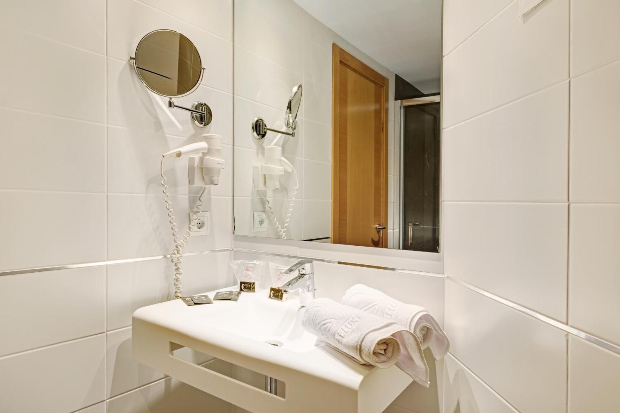 Single Room,1656174249:JPEG