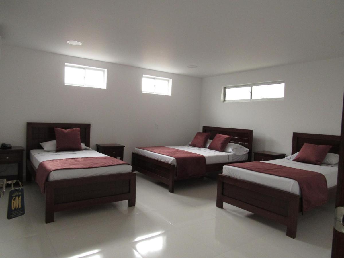Habitación Triple Básica con baño compartido