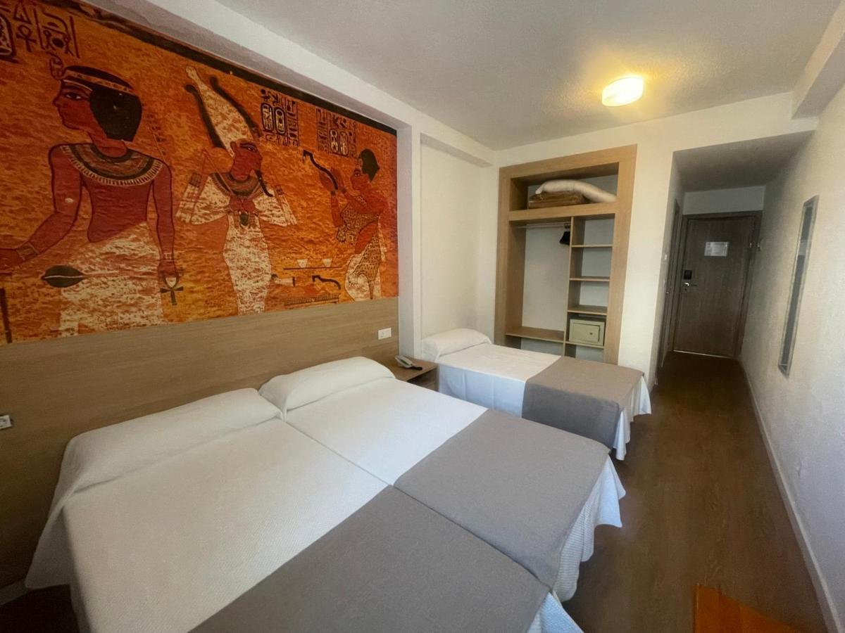 Habitación Triple con balcón (2 adultos + 1 niño)