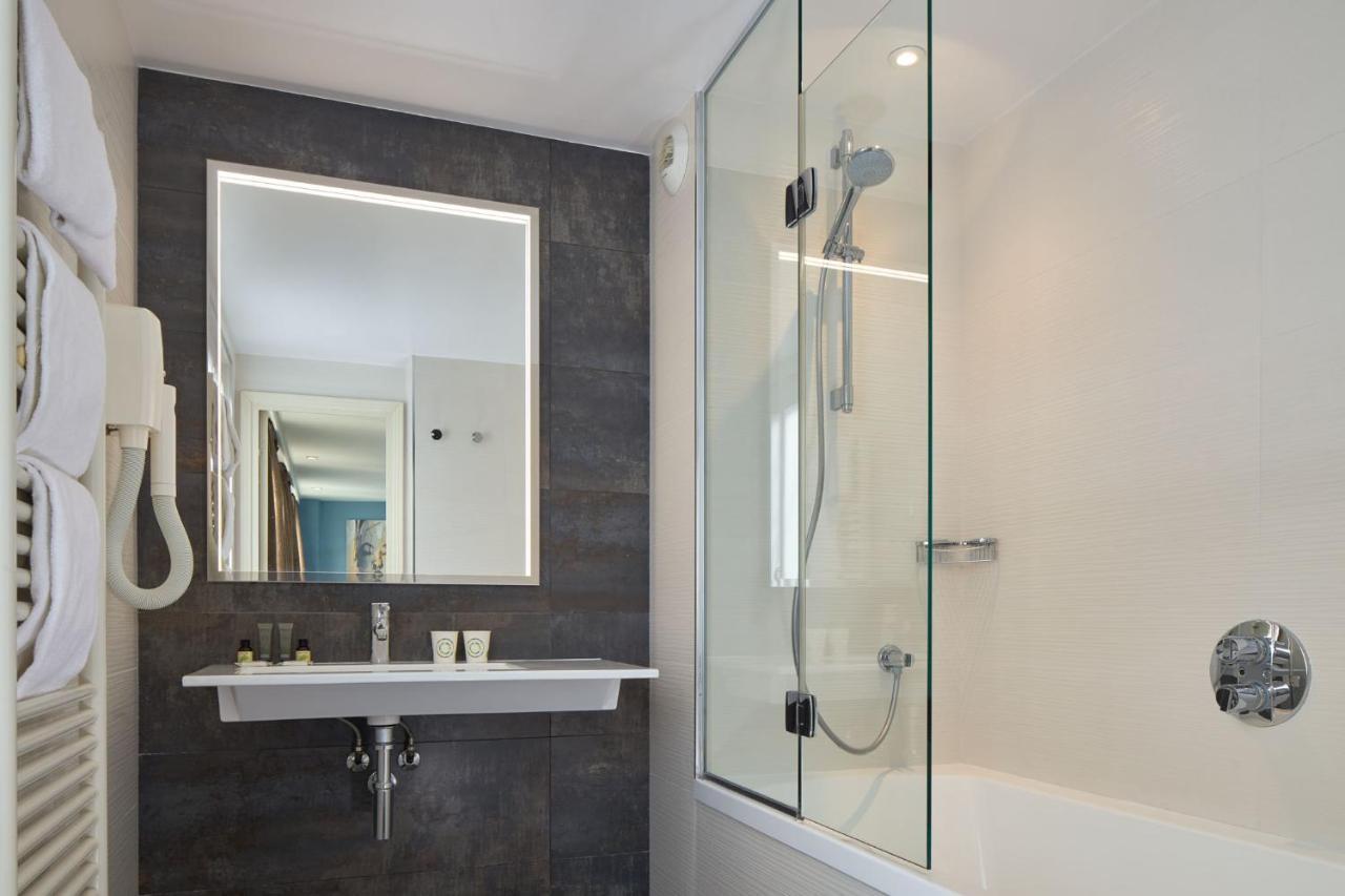 Triple Room Bath