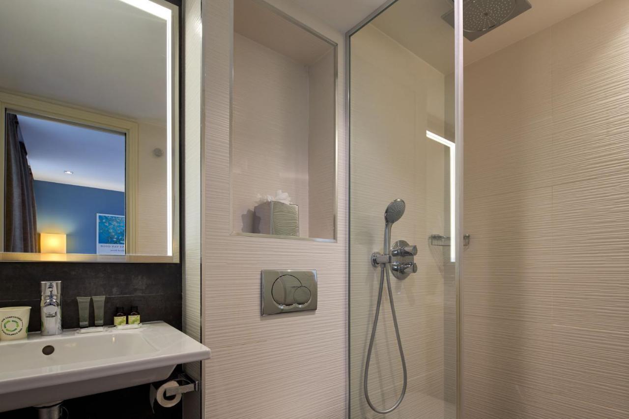 Classic Double Room Shower