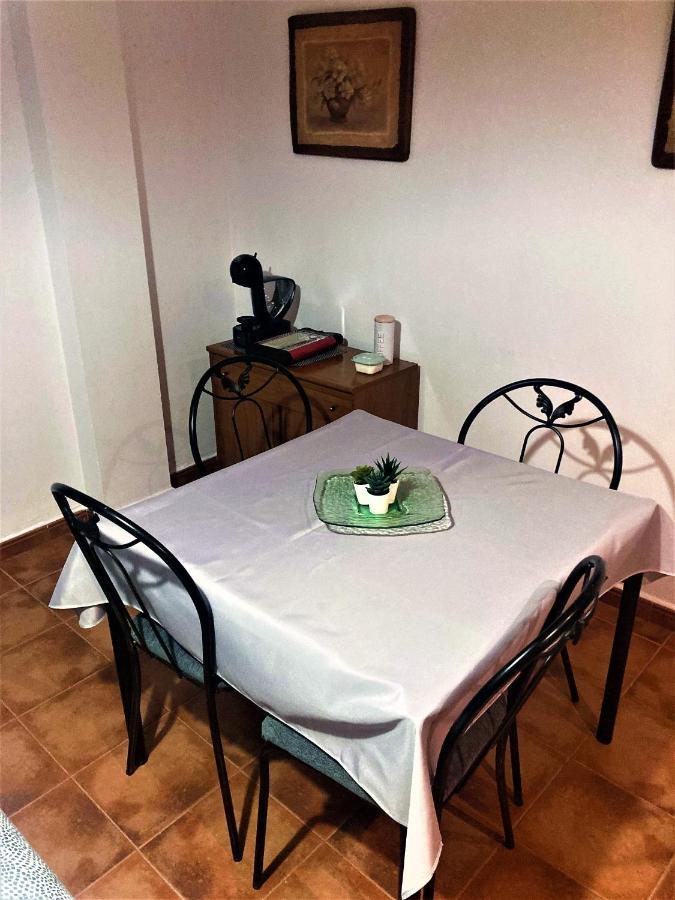 One-Bedroom Apartment,1361905706:JPEG