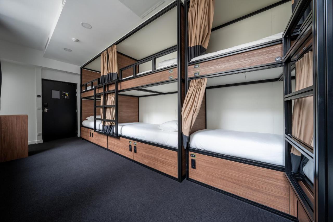 Habitación Compartida Femenina de 8 camas