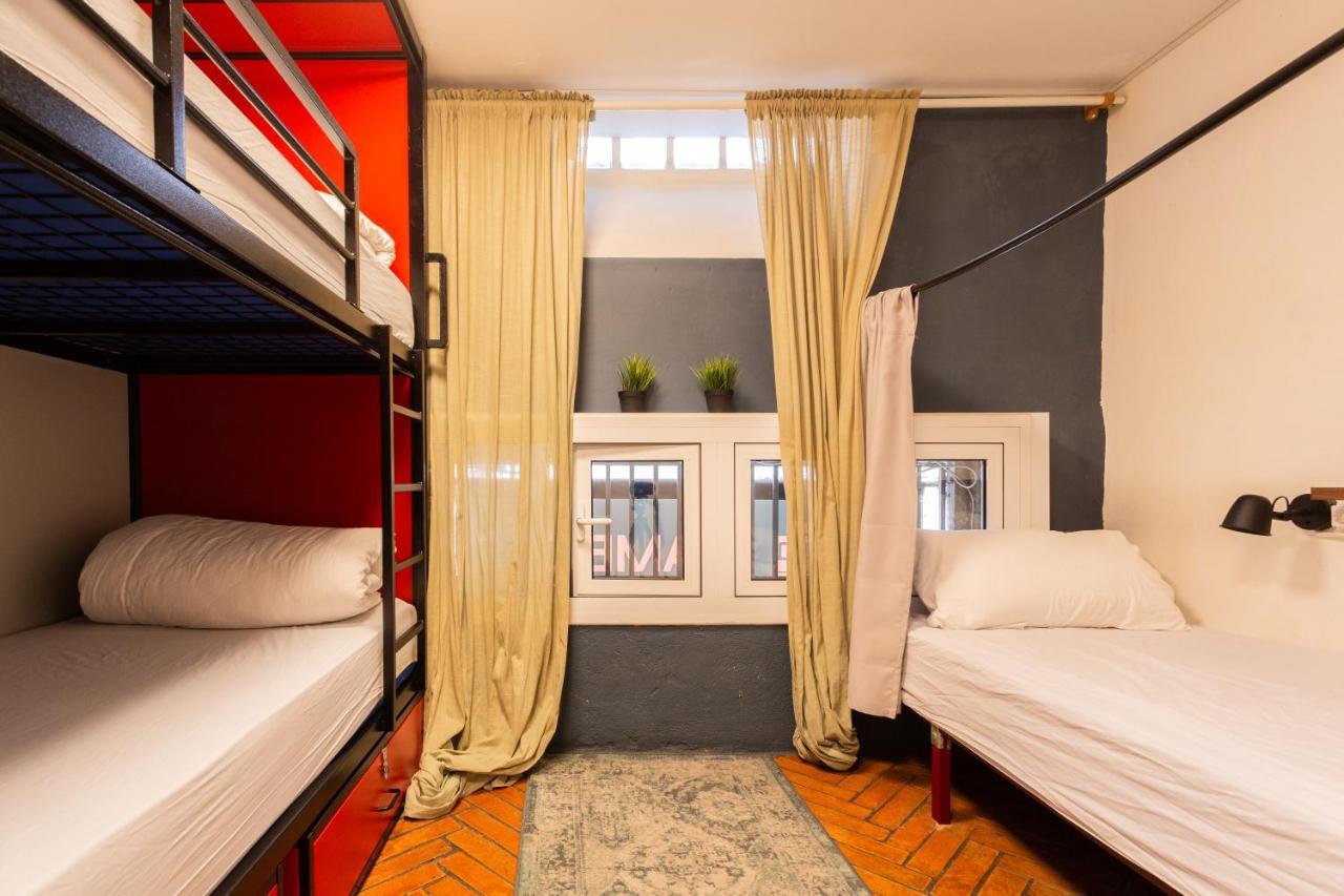 Habitación Triple Básica con baño compartido