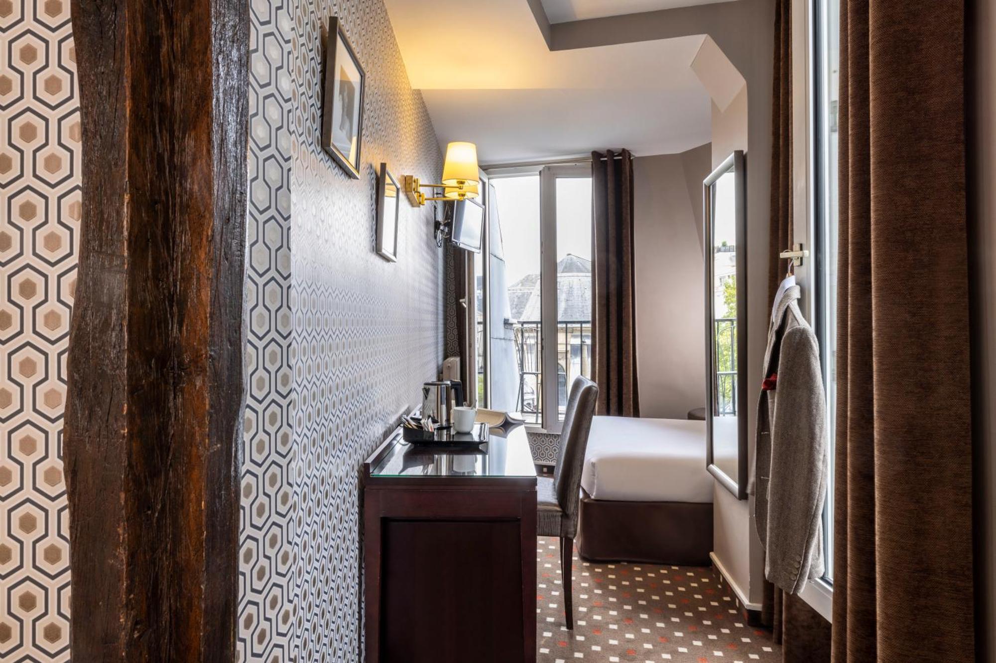Single Room with Balcony,1432624450:JPEG