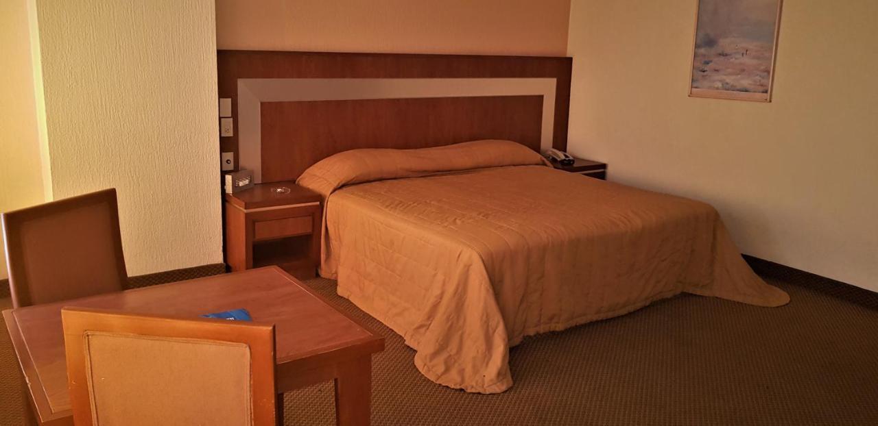 Deluxe Room,1469726687:JPEG