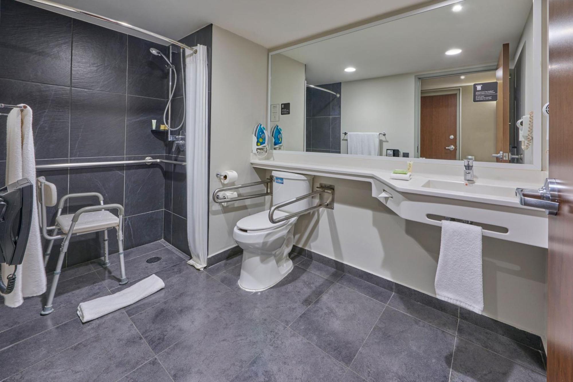 Queen Room,1500866464:JPEG