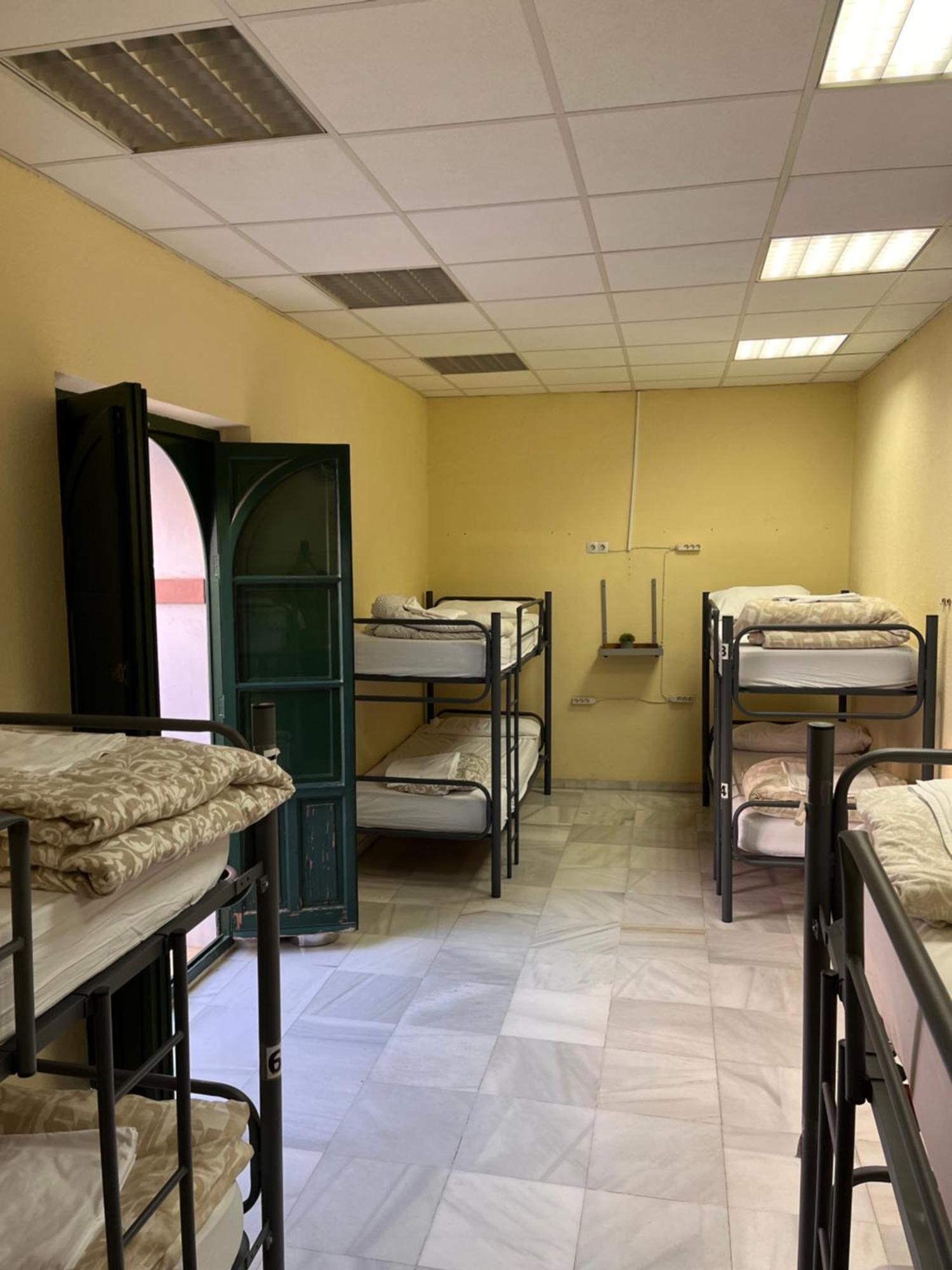 Habitación Compartida Femenina de 8 camas