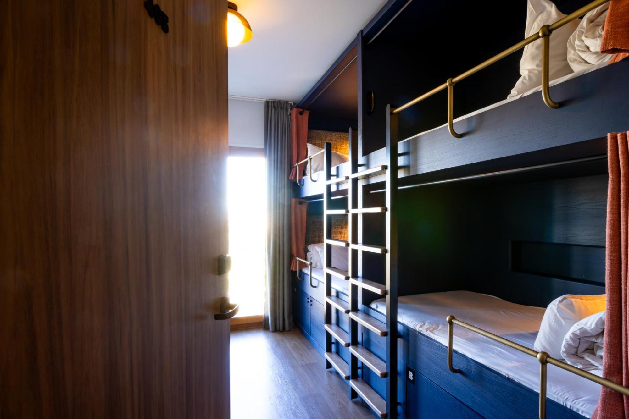 Cama Individual en habitación compartida masculina