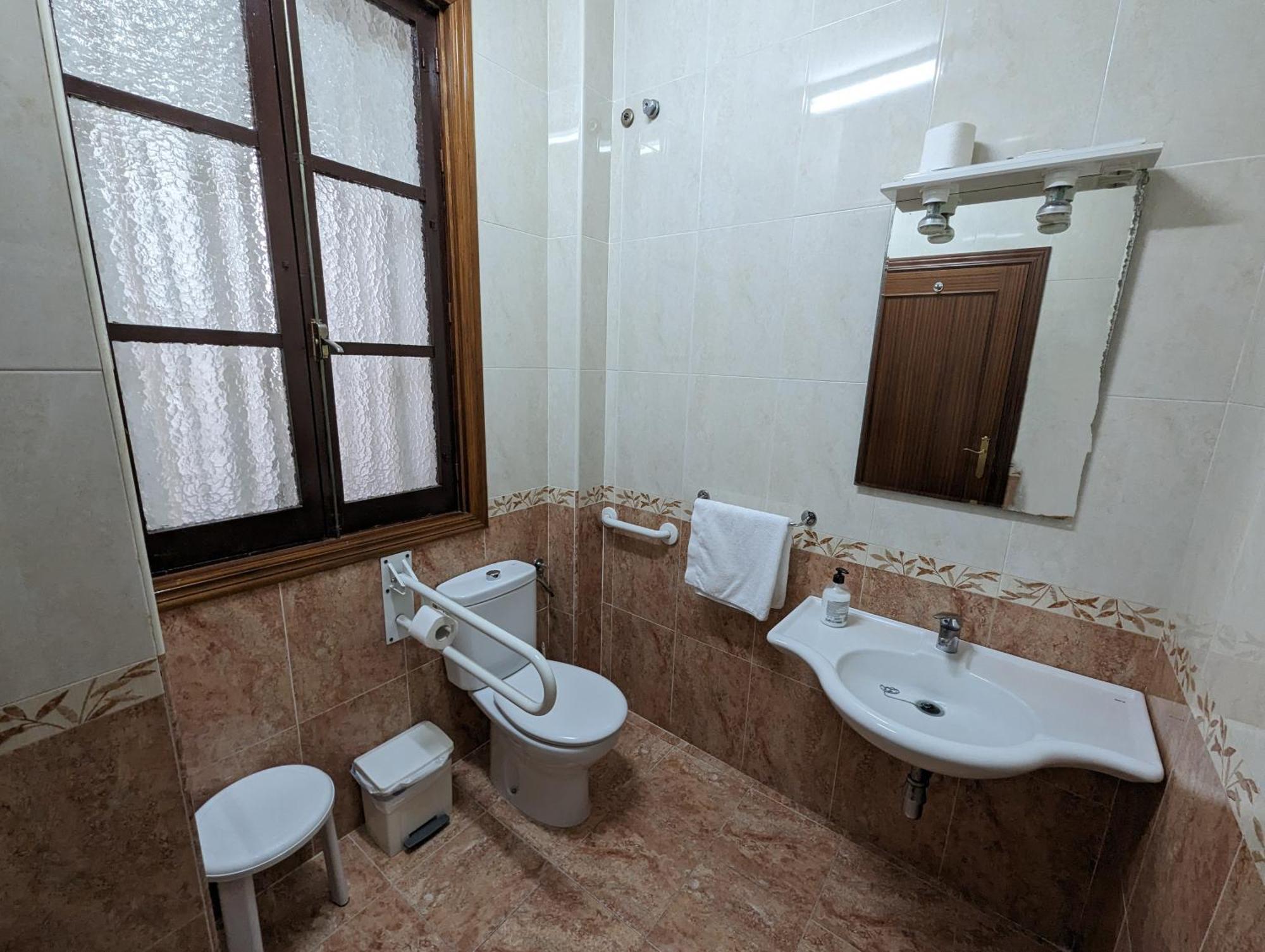 Triple Room Private Bathroom,1540289017:JPEG