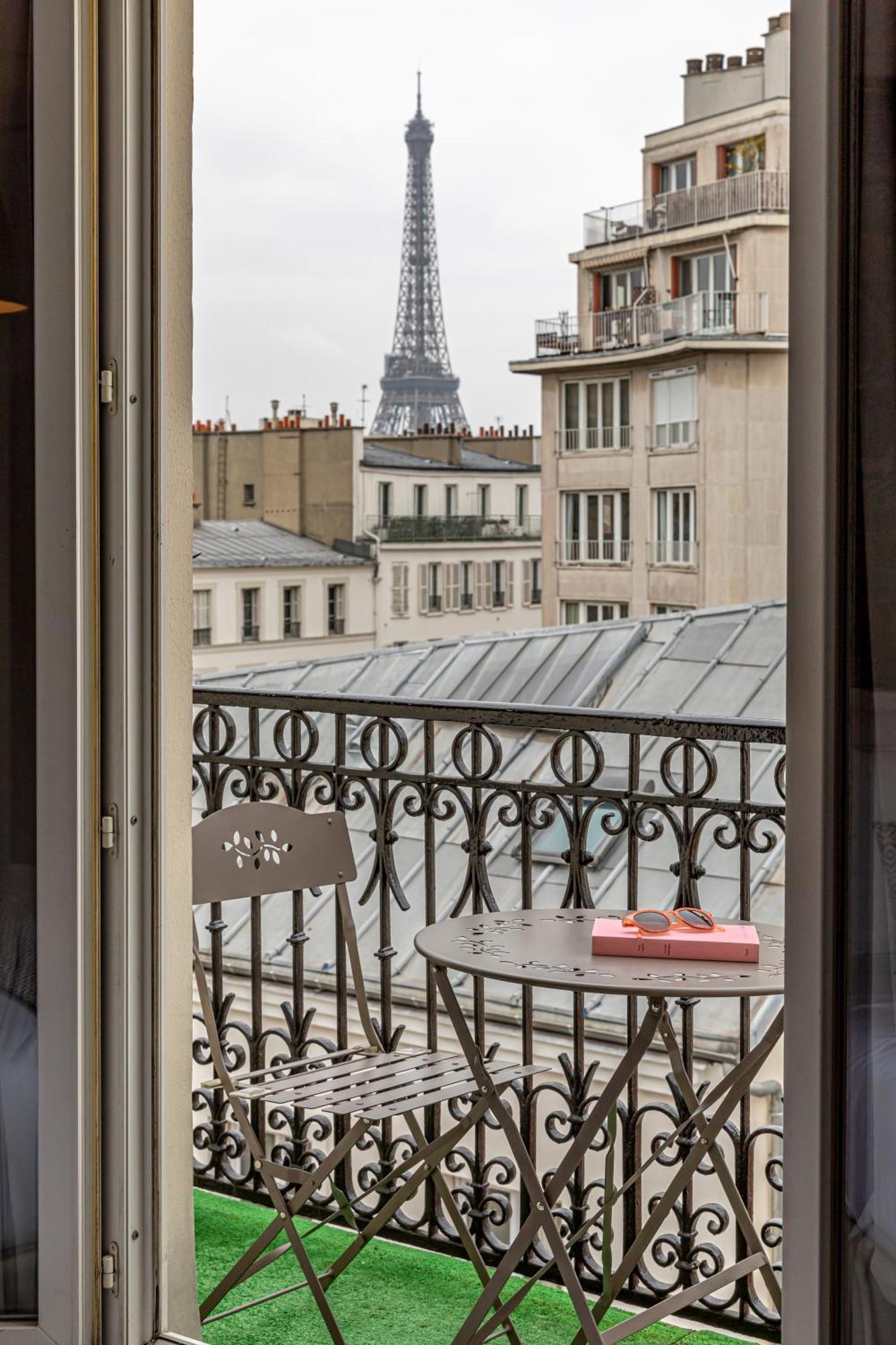 Double Room Eiffel Tower View