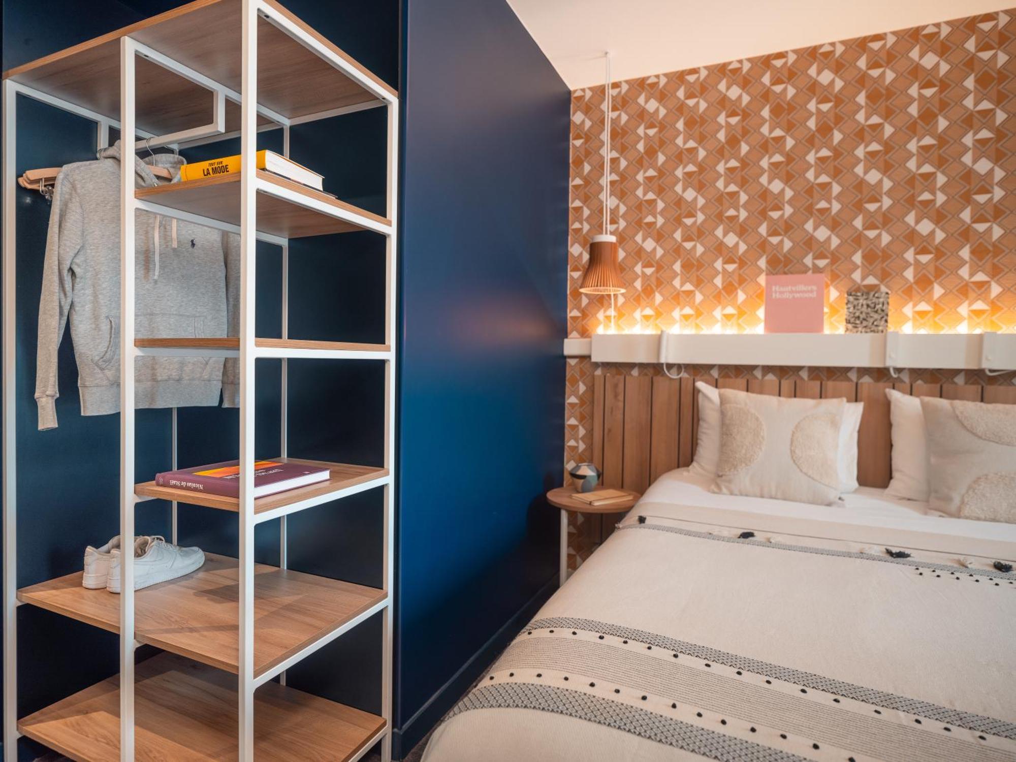 Habitación Triple con 1 cama doble y 1 sofá cama