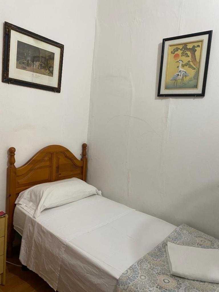 Habitación Individual con ducha y aseo compartidos