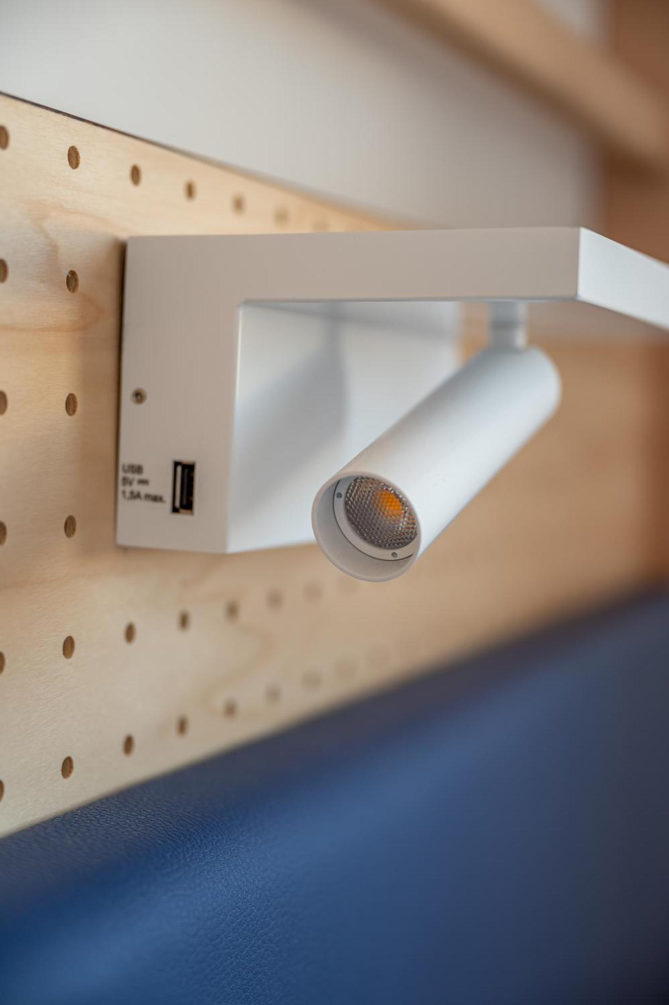 Cama en habitación compartida femenina de 6 camas