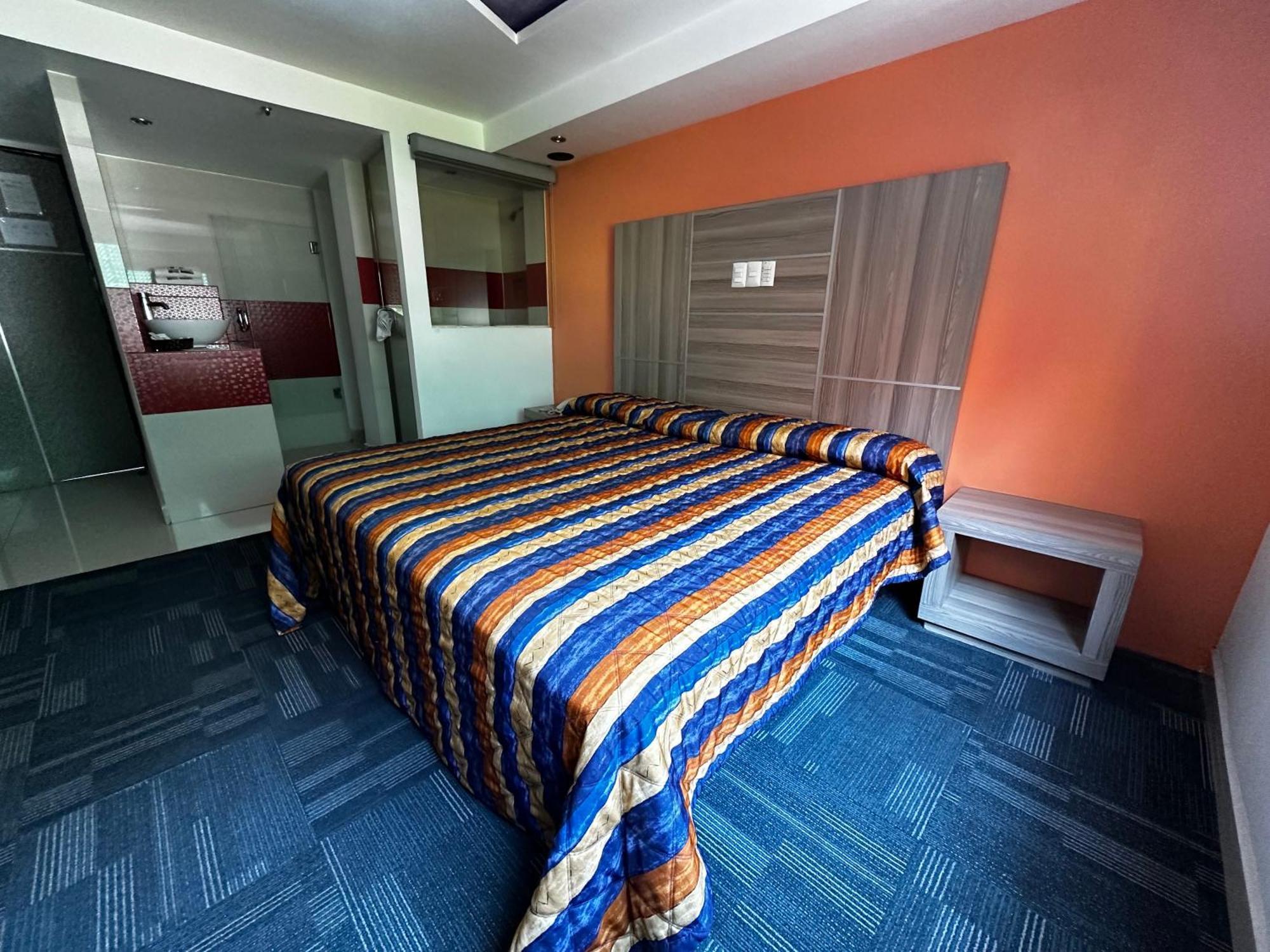 Standard Queen Room,1428820549:JPEG