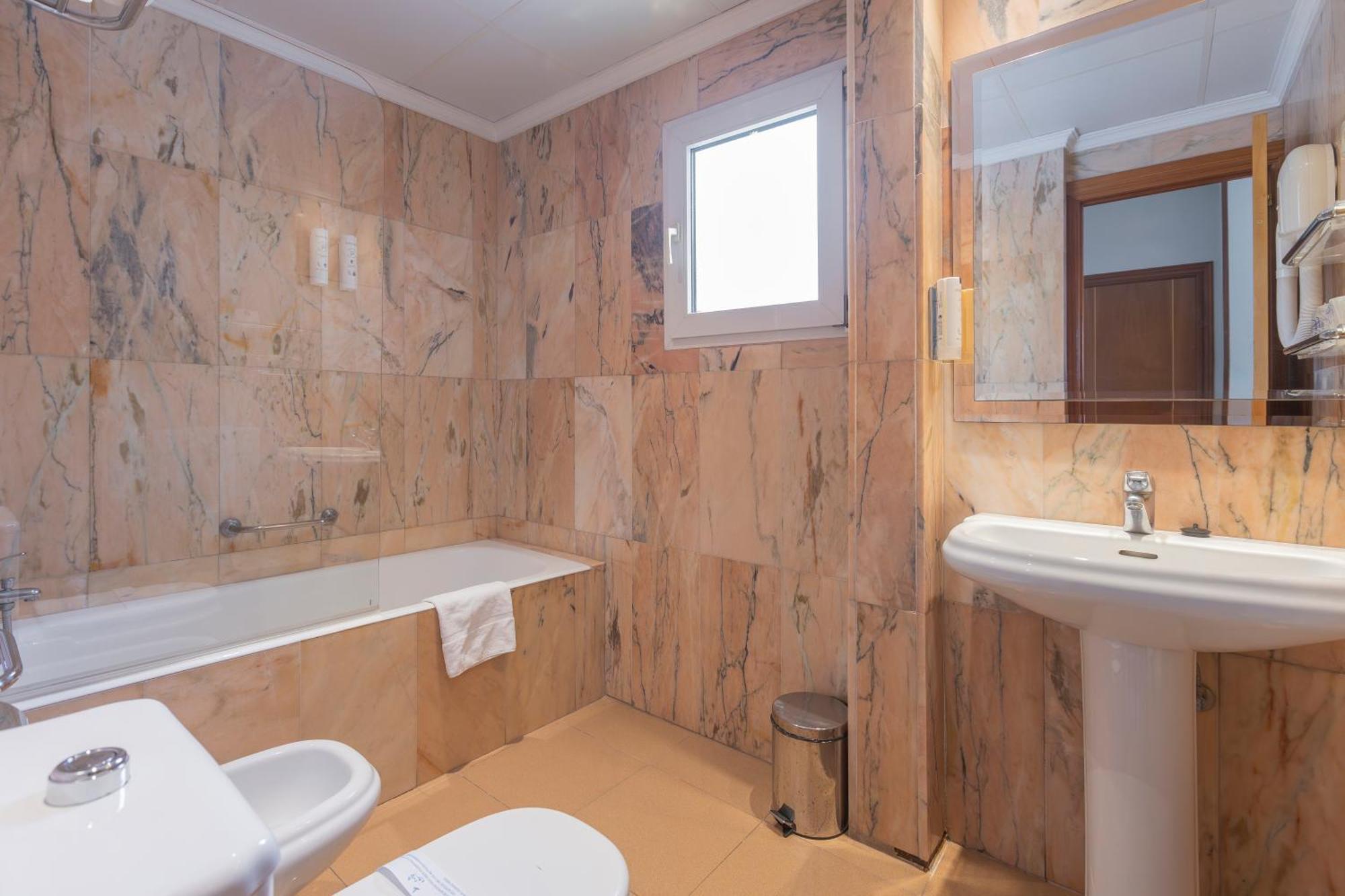 Habitación Triple con balcón