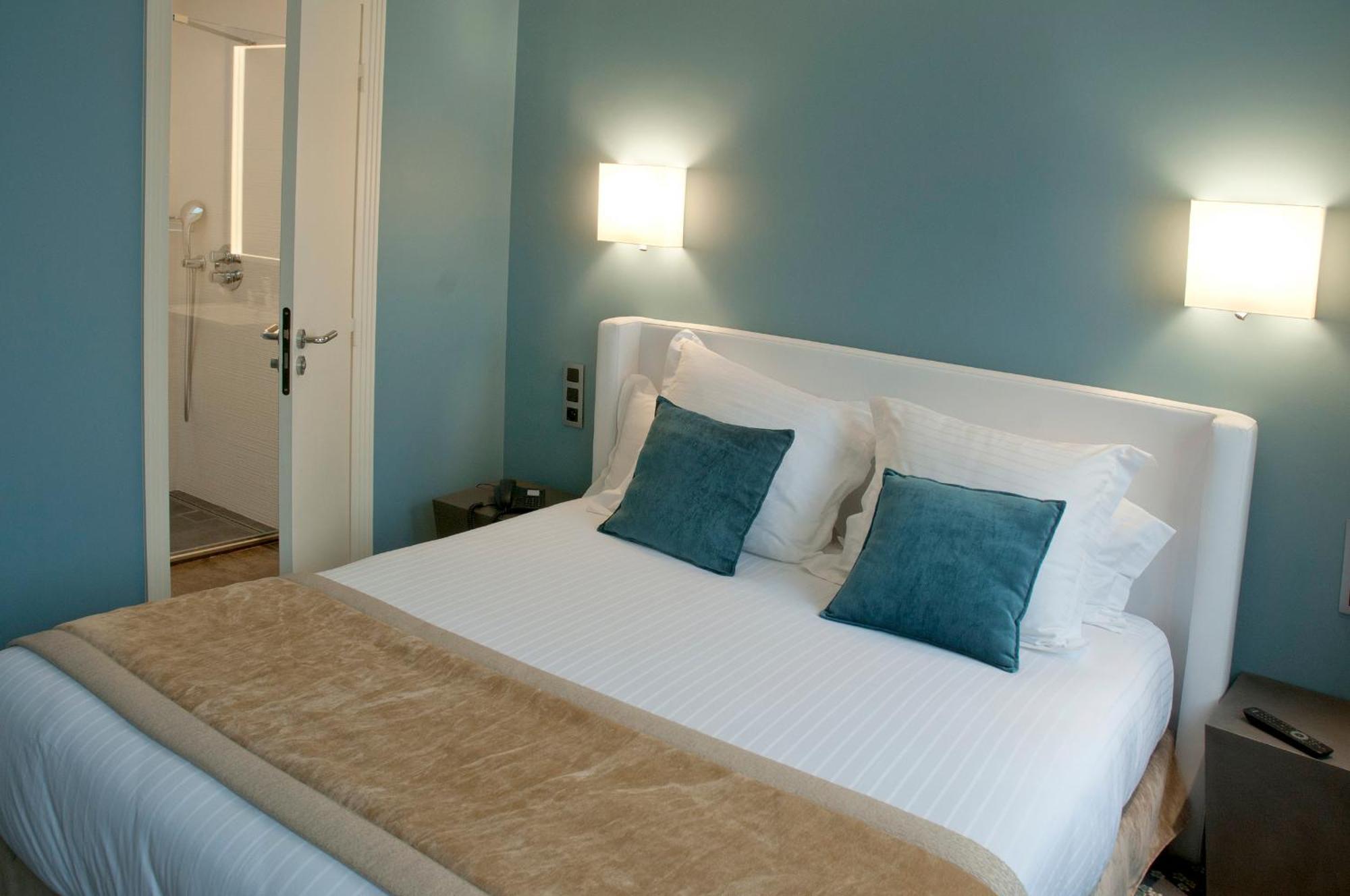 Superior Double Room Bath