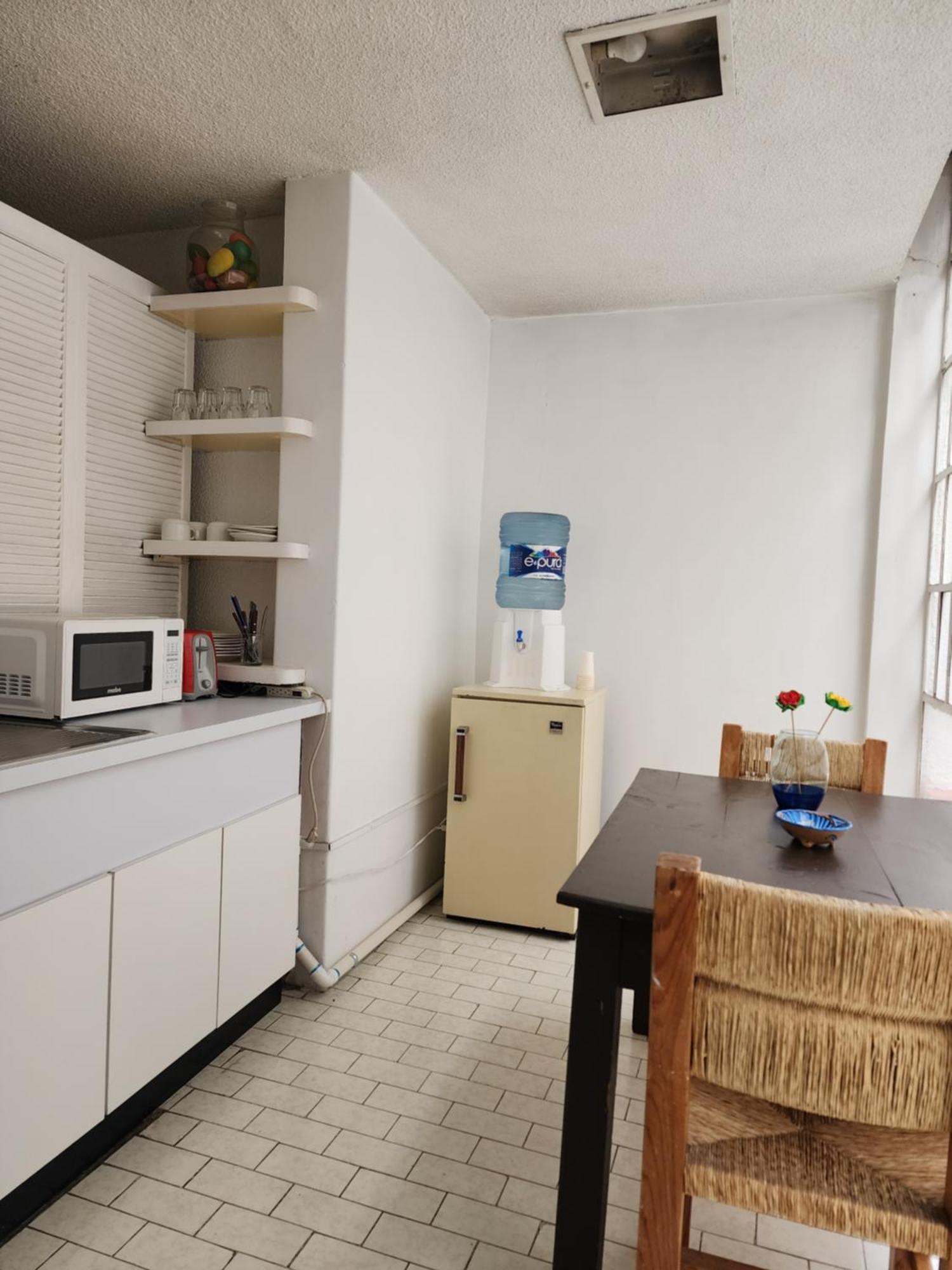Cama en habitación compartida femenina de 6 camas