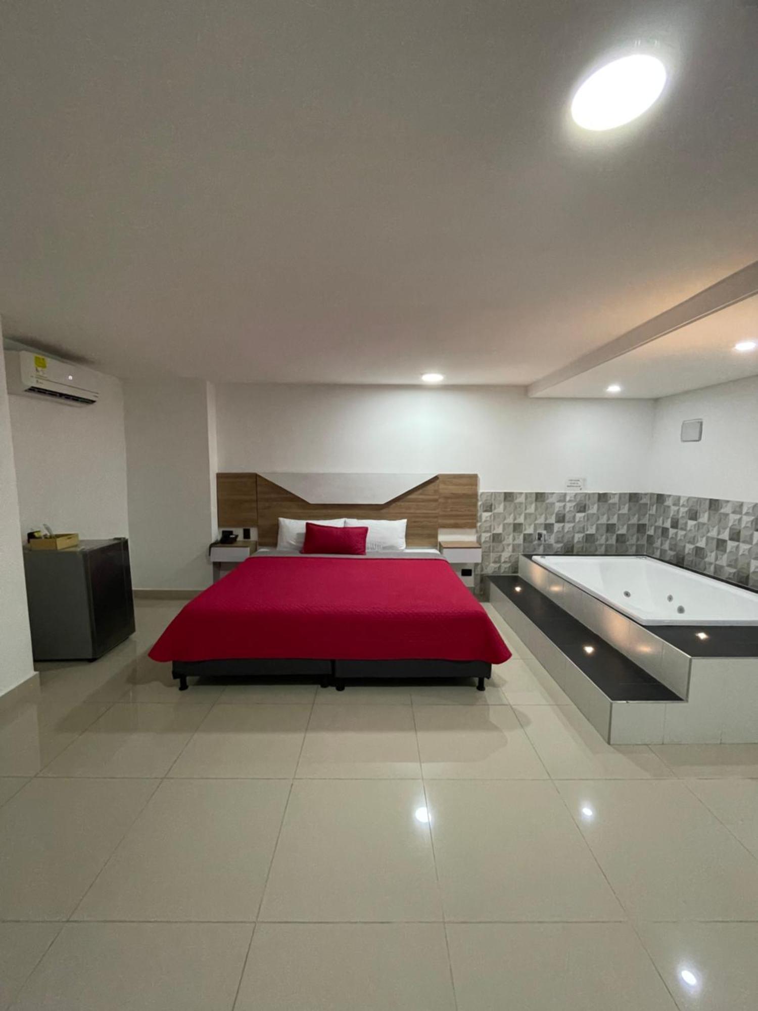 Deluxe Suite with Spa Bath,1597708618:JPEG