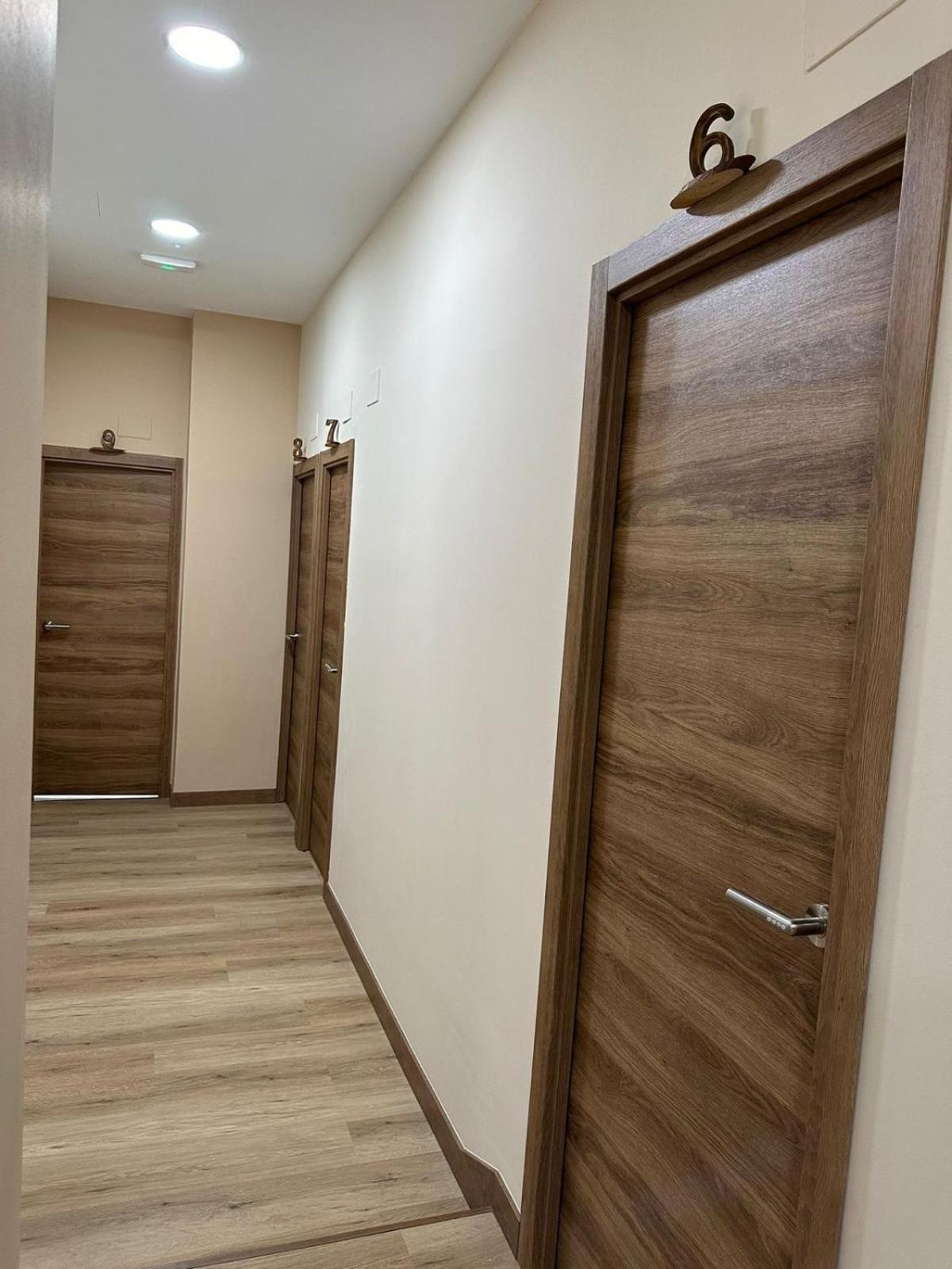 Twin Room,1610984161:JPEG