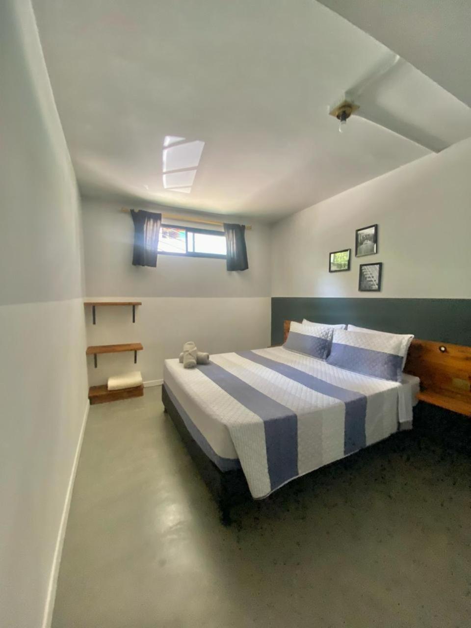 Habitación Estándar con cama grande y baño privado