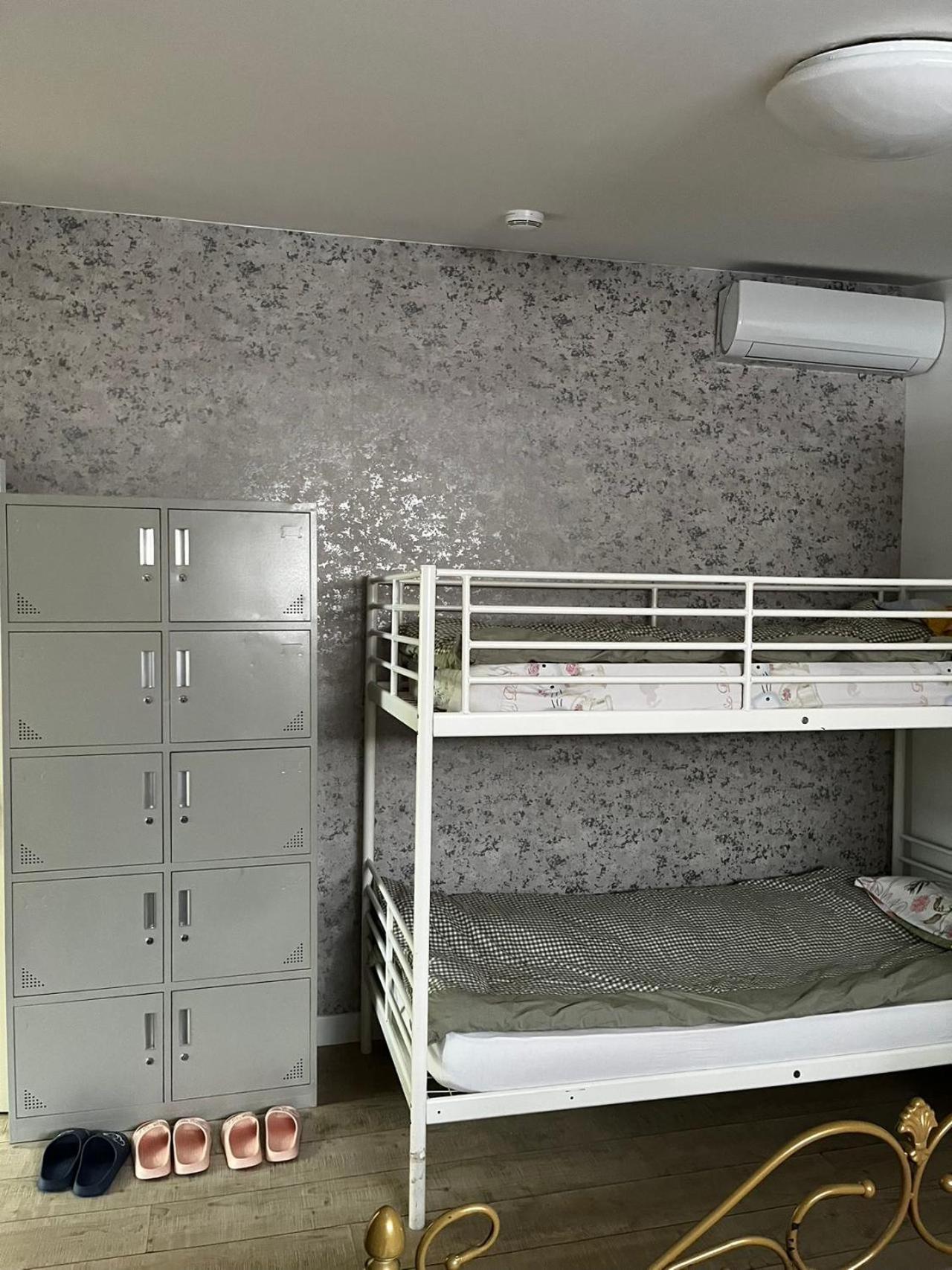 Cama Individual en habitación compartida femenina