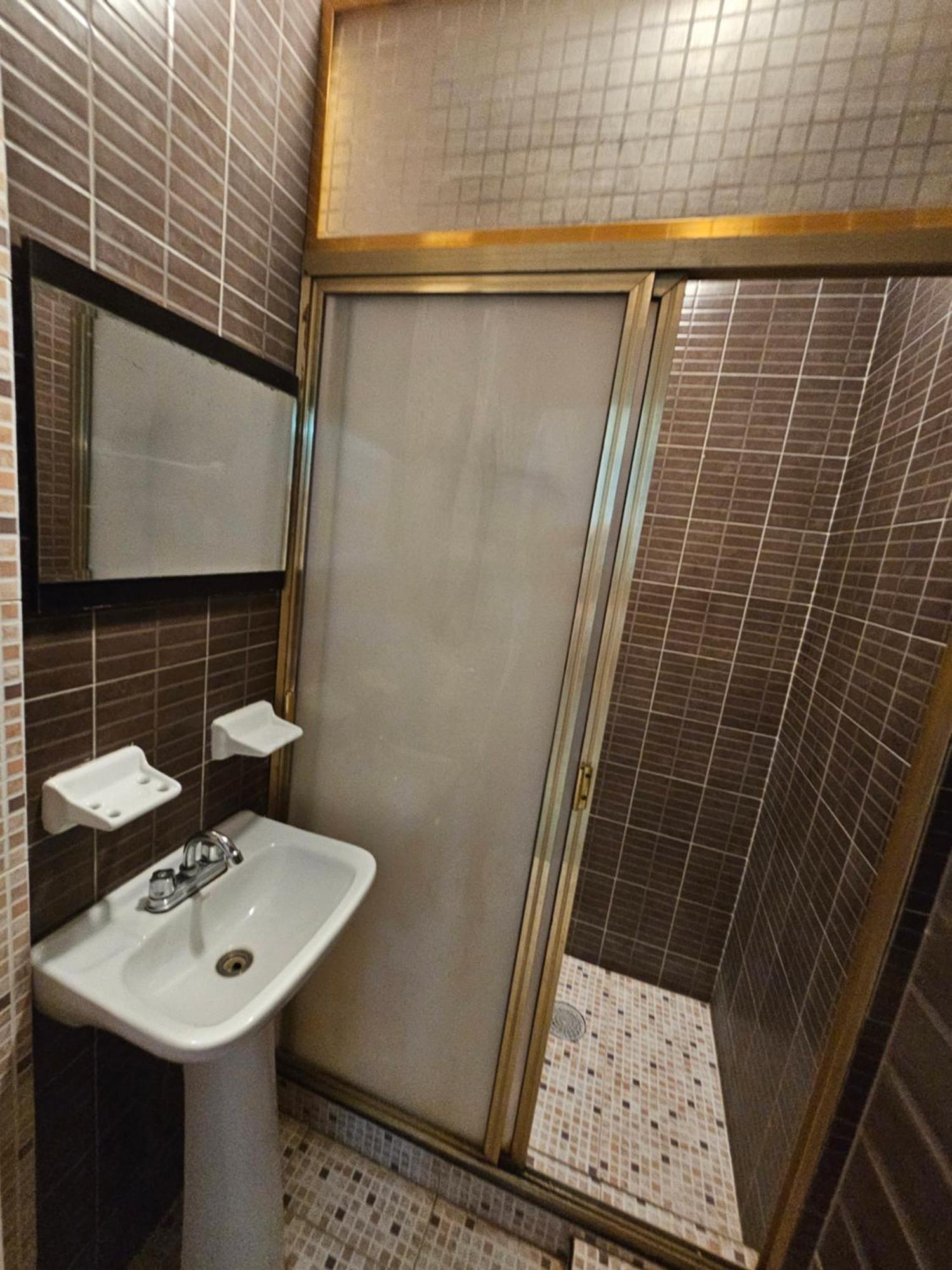 Habitación Familiar con baño privado