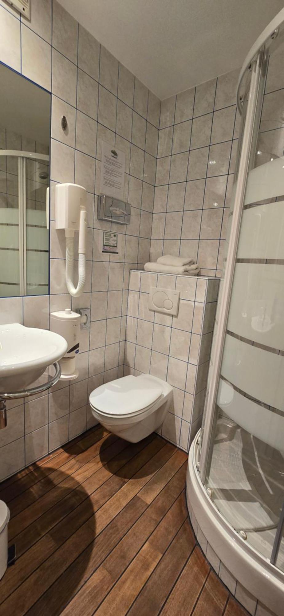 Standard Single Room Shower,1765205524:JPEG