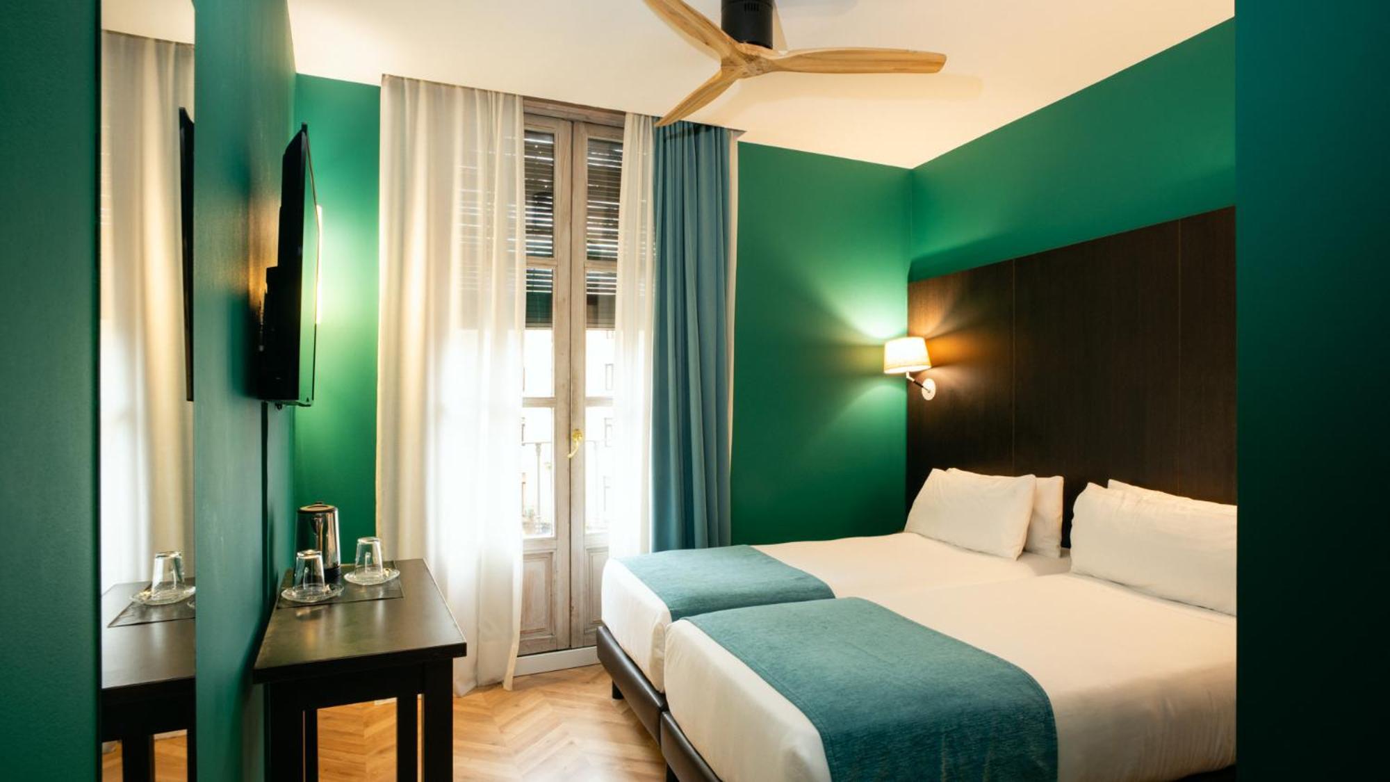 Standard Twin Room,1656175285:JPEG