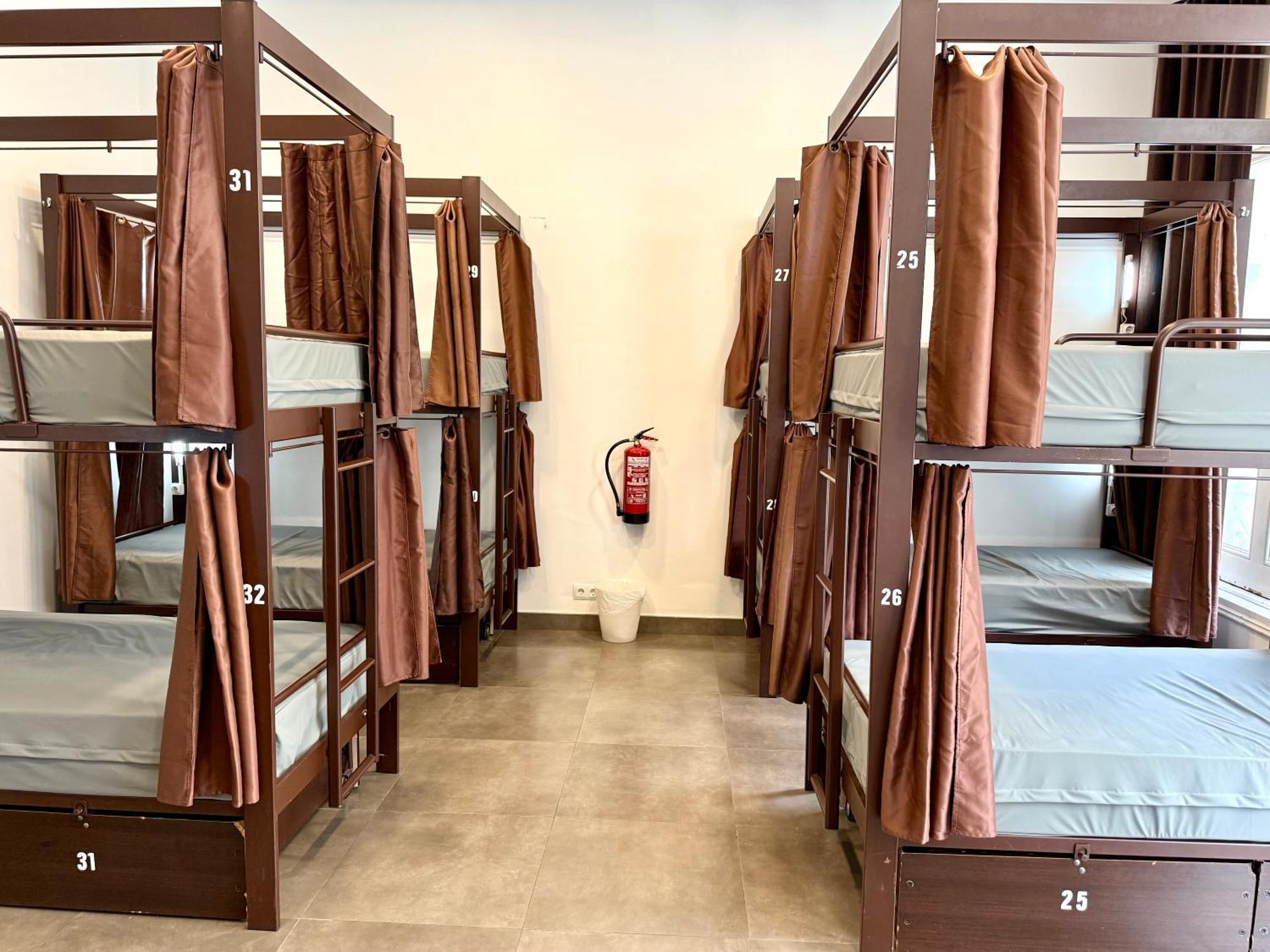 Habitación Privada con baño compartido (10 adultos)