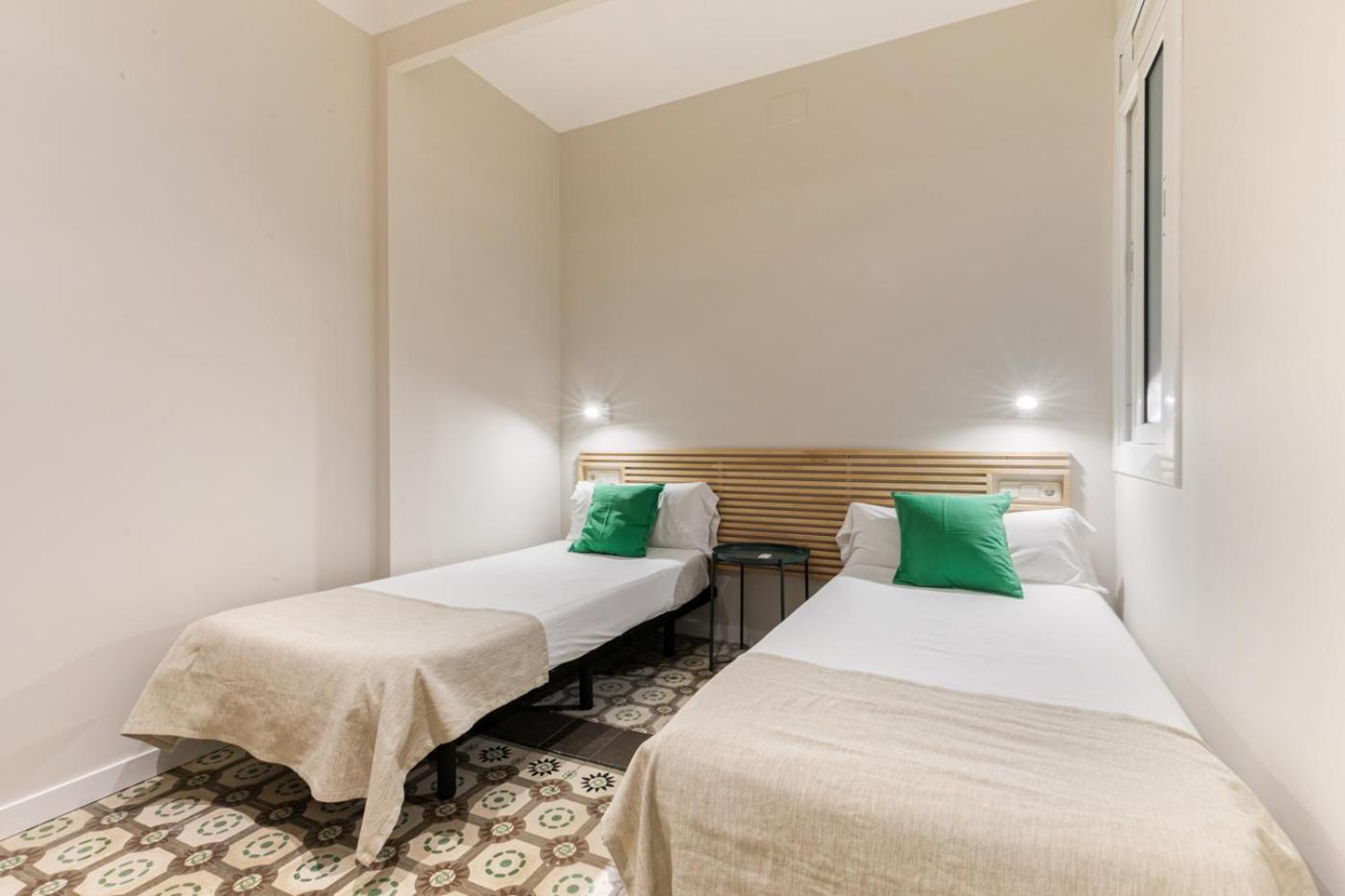 Apartamento de 2 dormitorios con terraza - Comte Borrell 41