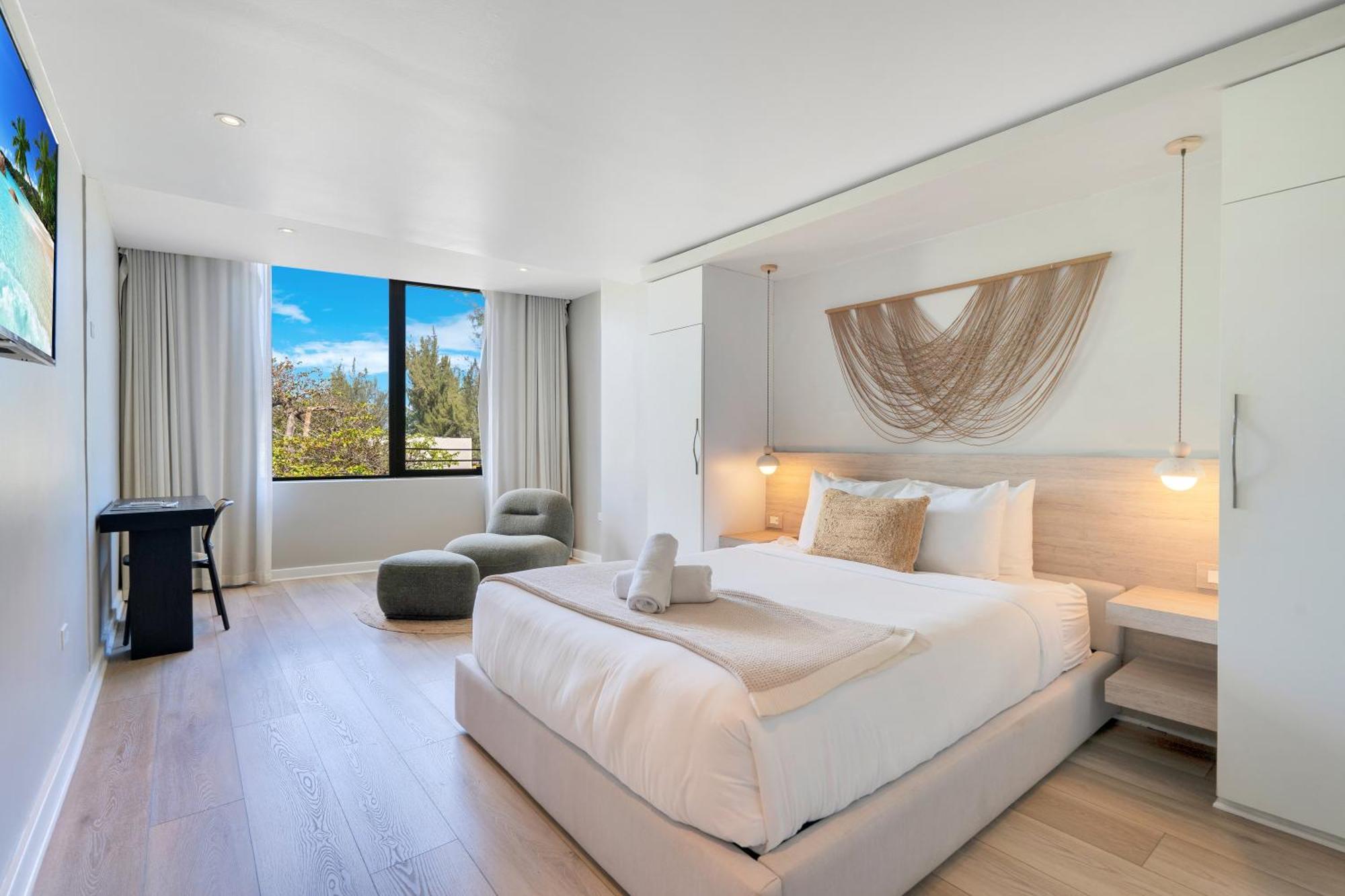 Large Queen,1668105337:JPEG