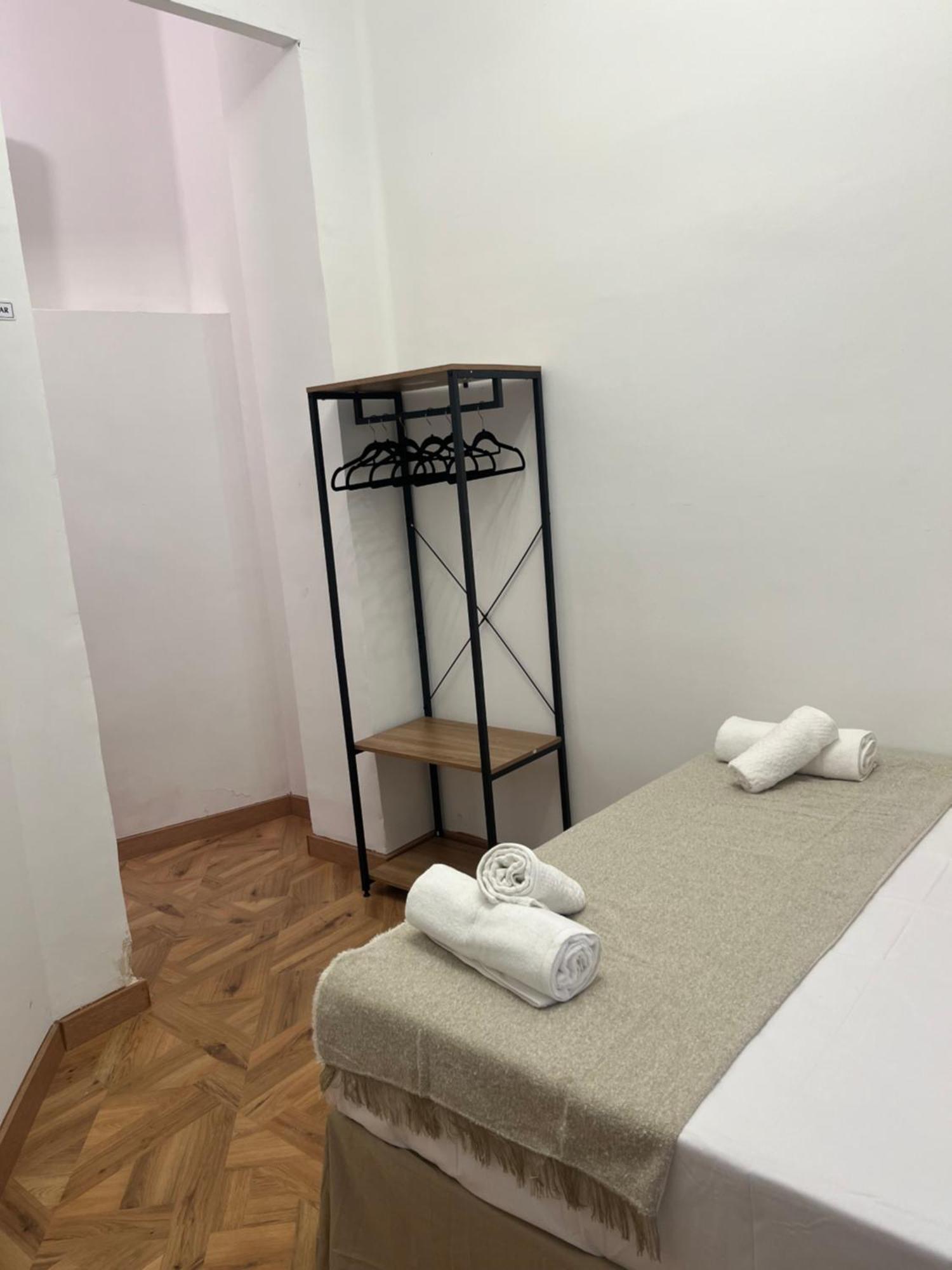 Habitación Doble con aseo compartido