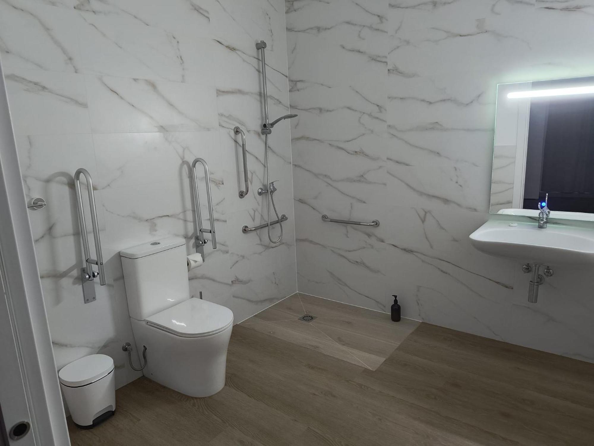 Deluxe Suite with Spa Bath,1696245350:JPEG