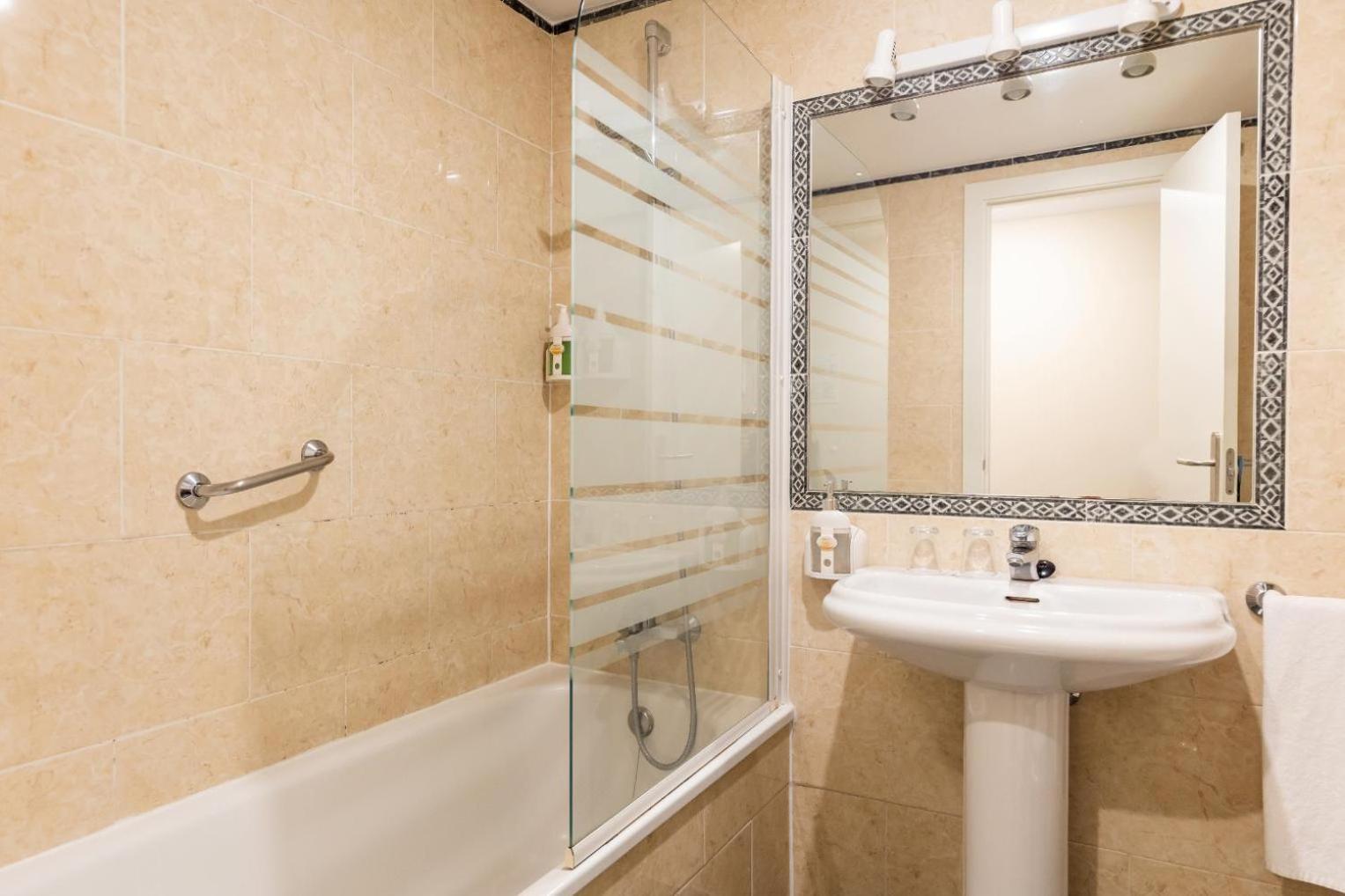 Double Room,1697787239:JPEG