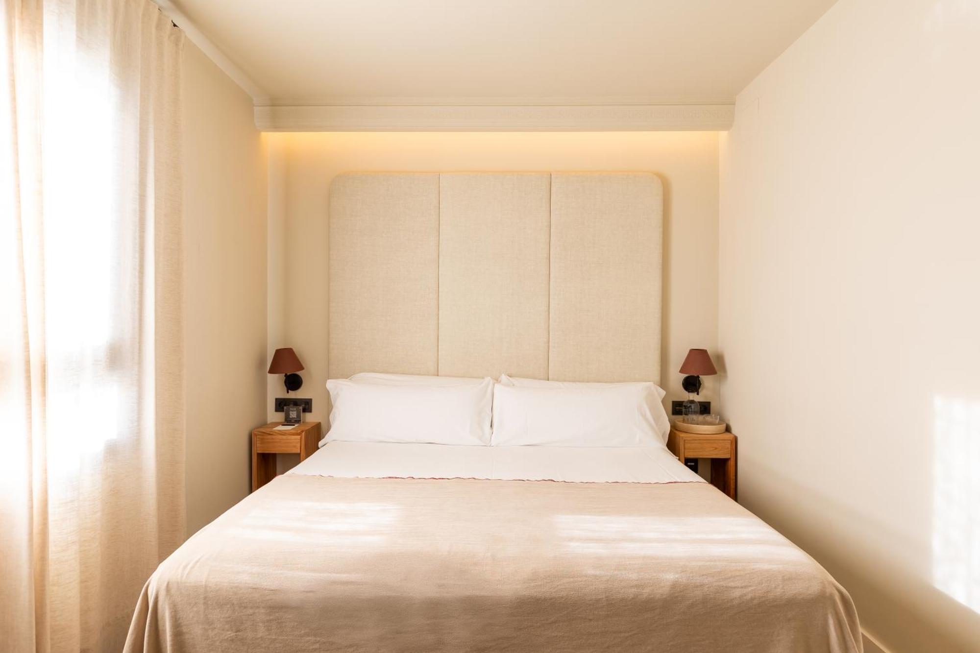 Standard Double or Twin Room,1723012394:JPEG