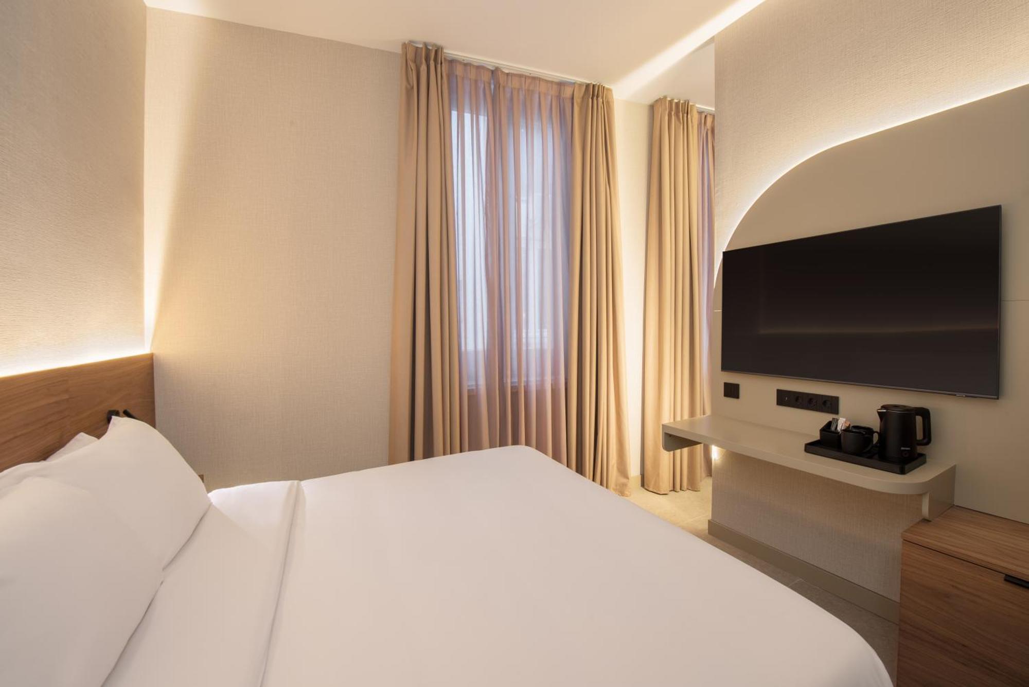 Family Room,1748994202:JPEG