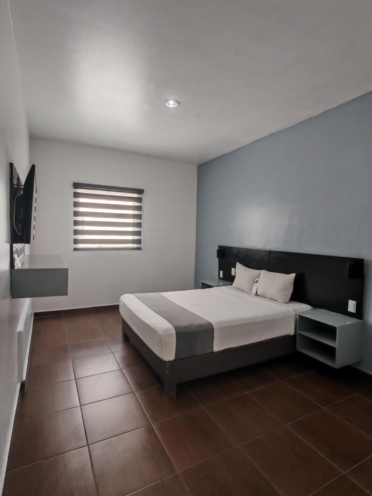 Queen Room,1593798384:JPEG