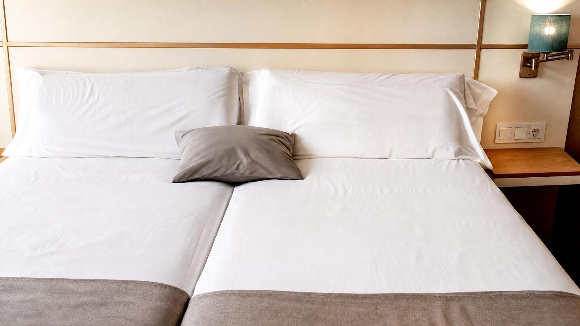 Double or Twin Room Sea View