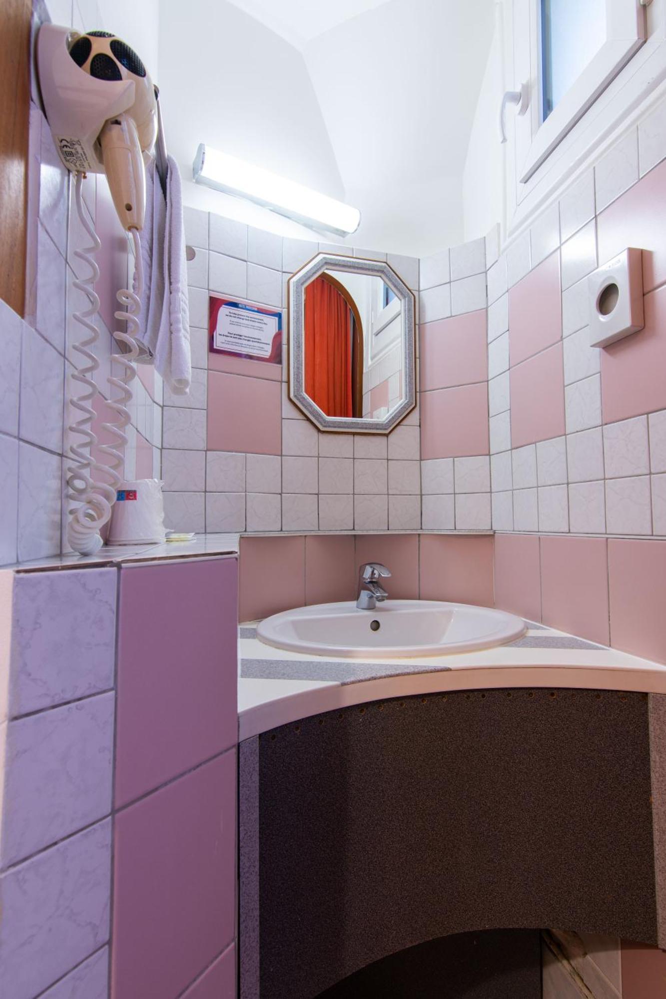 Habitación Individual - Ducha y aseo compartidos en la planta