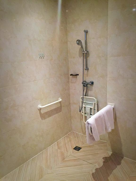 Habitación Individual con aseo y baño privados